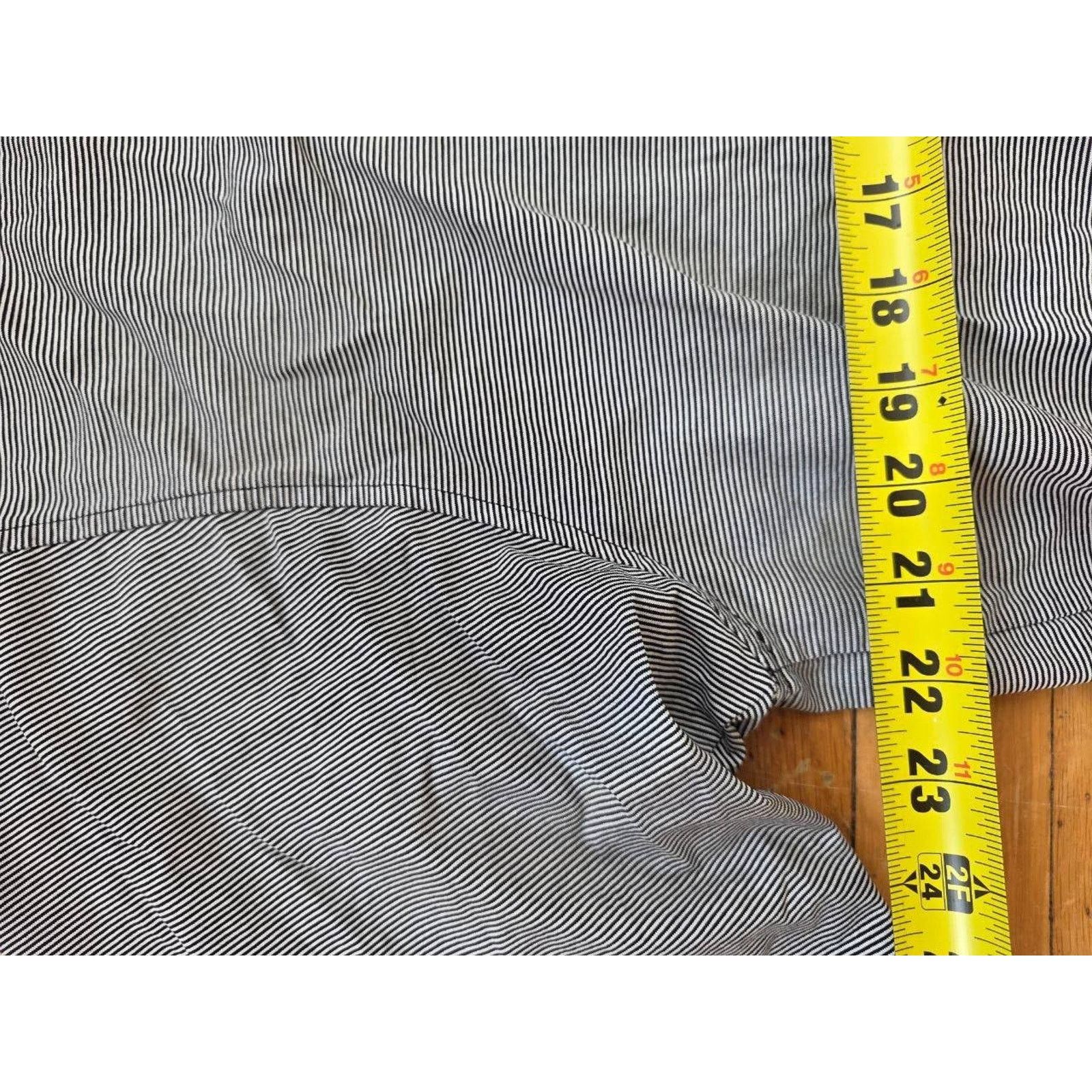 Peter Millar Peter Millar Polo Gray Stripe Shell Buttons Short L A001135 Size US L / EU 52-54 / 3 - 3 Thumbnail
