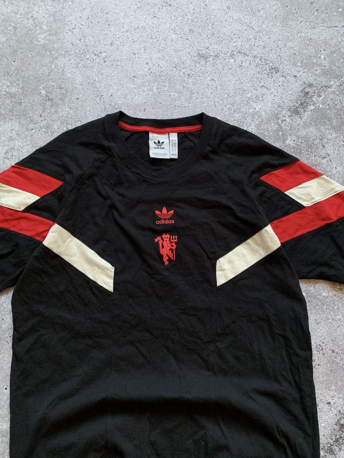 Adidas 🔥ADIDAS MANCHESTER UNITED BLOCKCORE RETRO STYLE T-SHIRT Size US L / EU 52-54 / 3 - 4 Thumbnail