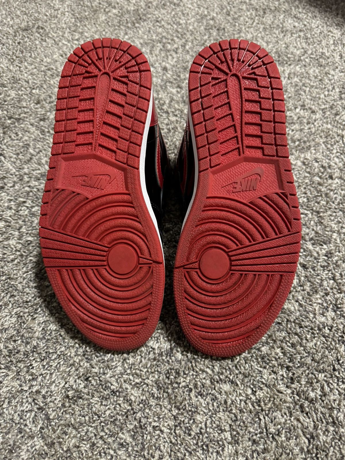 Jordan Brand × Nike Jordan 1 Patent Bred Size US 8 / EU 41 - 4 Thumbnail