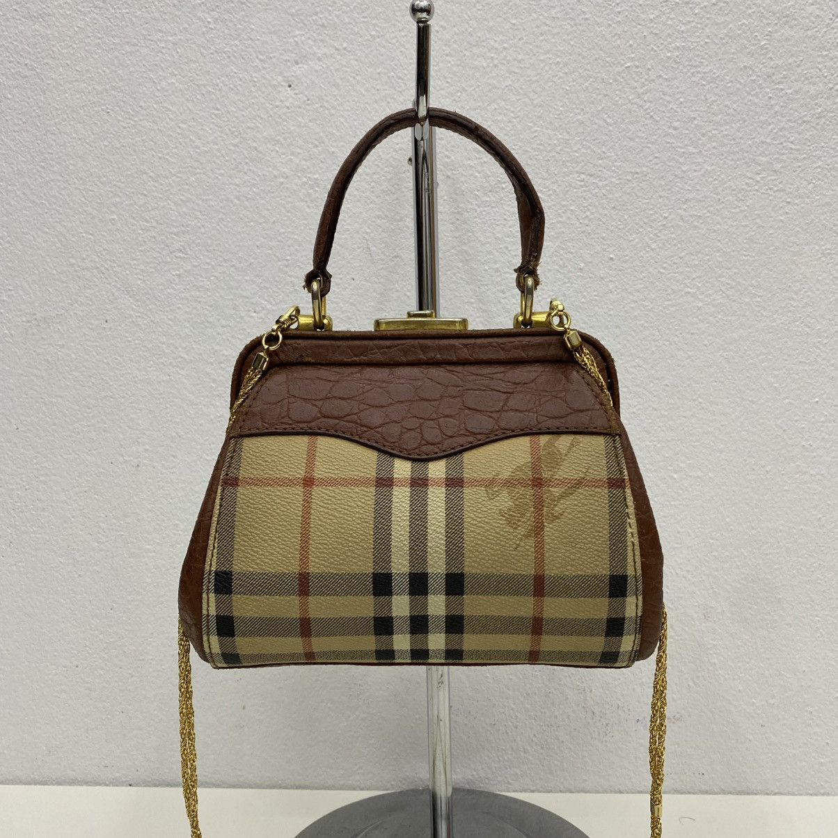 Burberry ‼️LASTDROP‼️ AUTHENTIC BURBERRY HANDBAG WITH CHAIN Size ONE SIZE - 4 Thumbnail