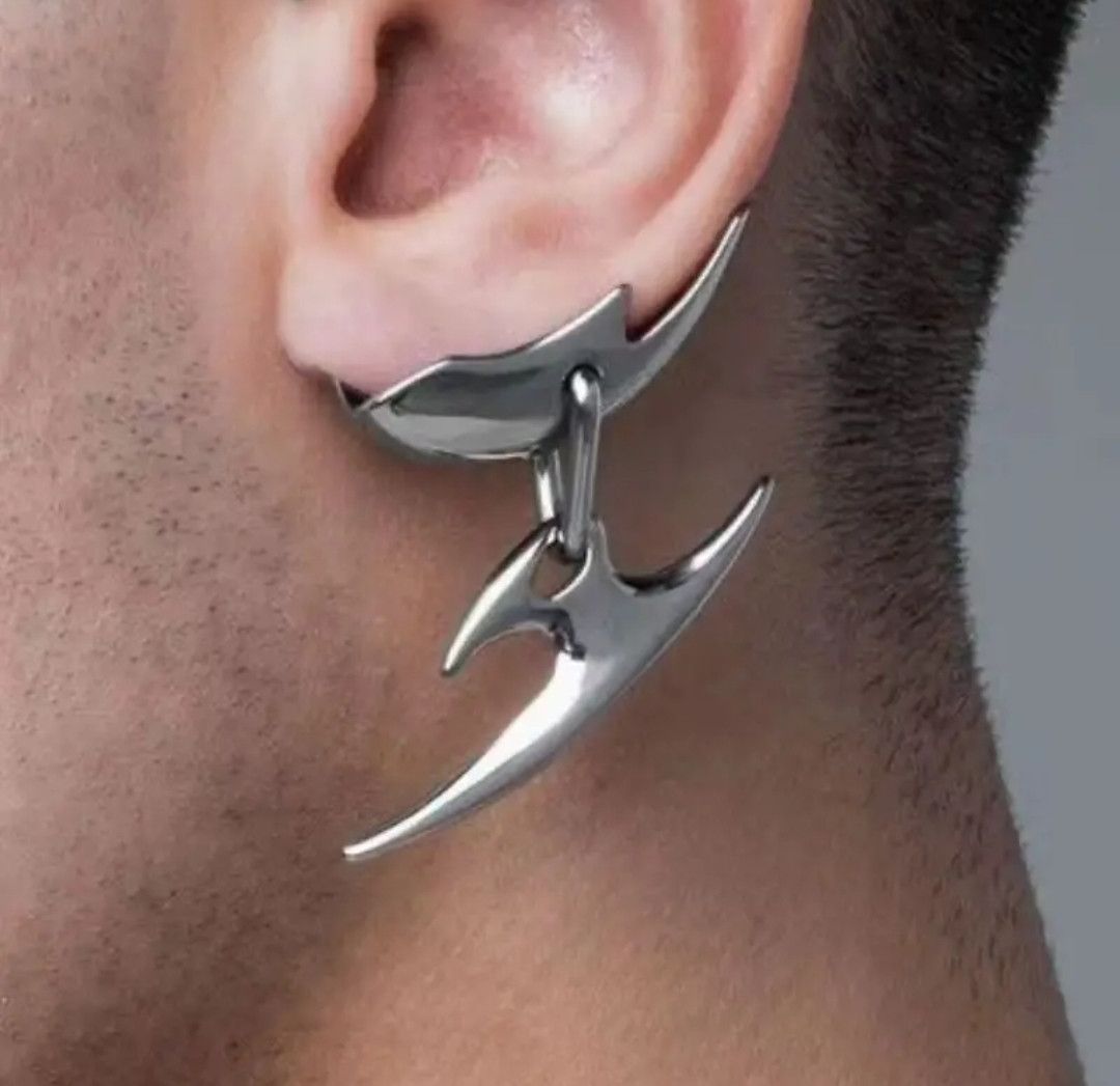 Japanese Brand Y2K Cyberpunk Dagger Shaped Clip New Earring Size ONE SIZE - 1 Thumbnail
