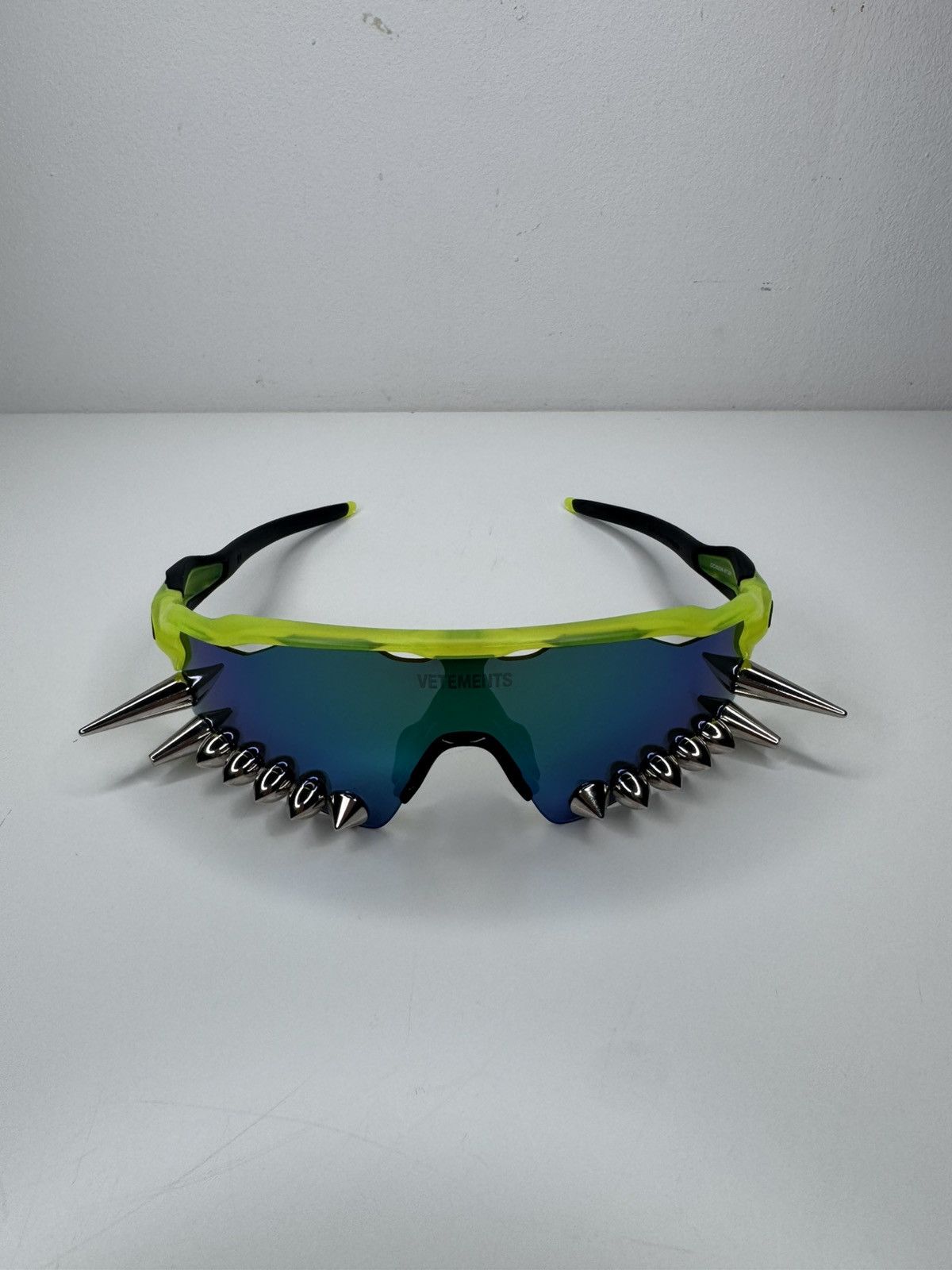 Oakley × Vetements Vetements x Oakley Spikes 400 Sunglasses Green Size ONE SIZE - 1 Thumbnail