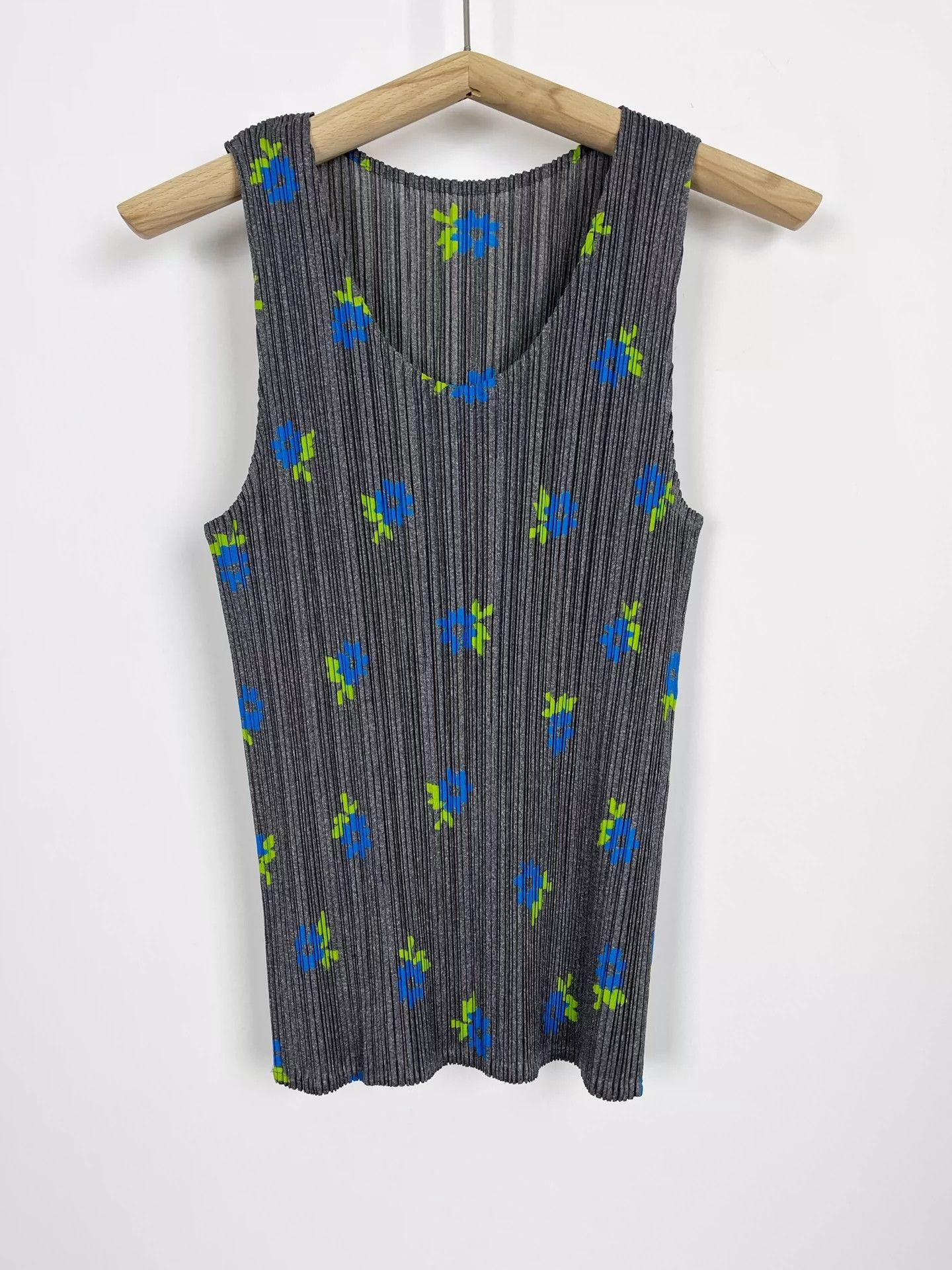Issey Miyake issey miyake Pleated flower top Size US M / EU 48-50 / 2 - 1 Thumbnail