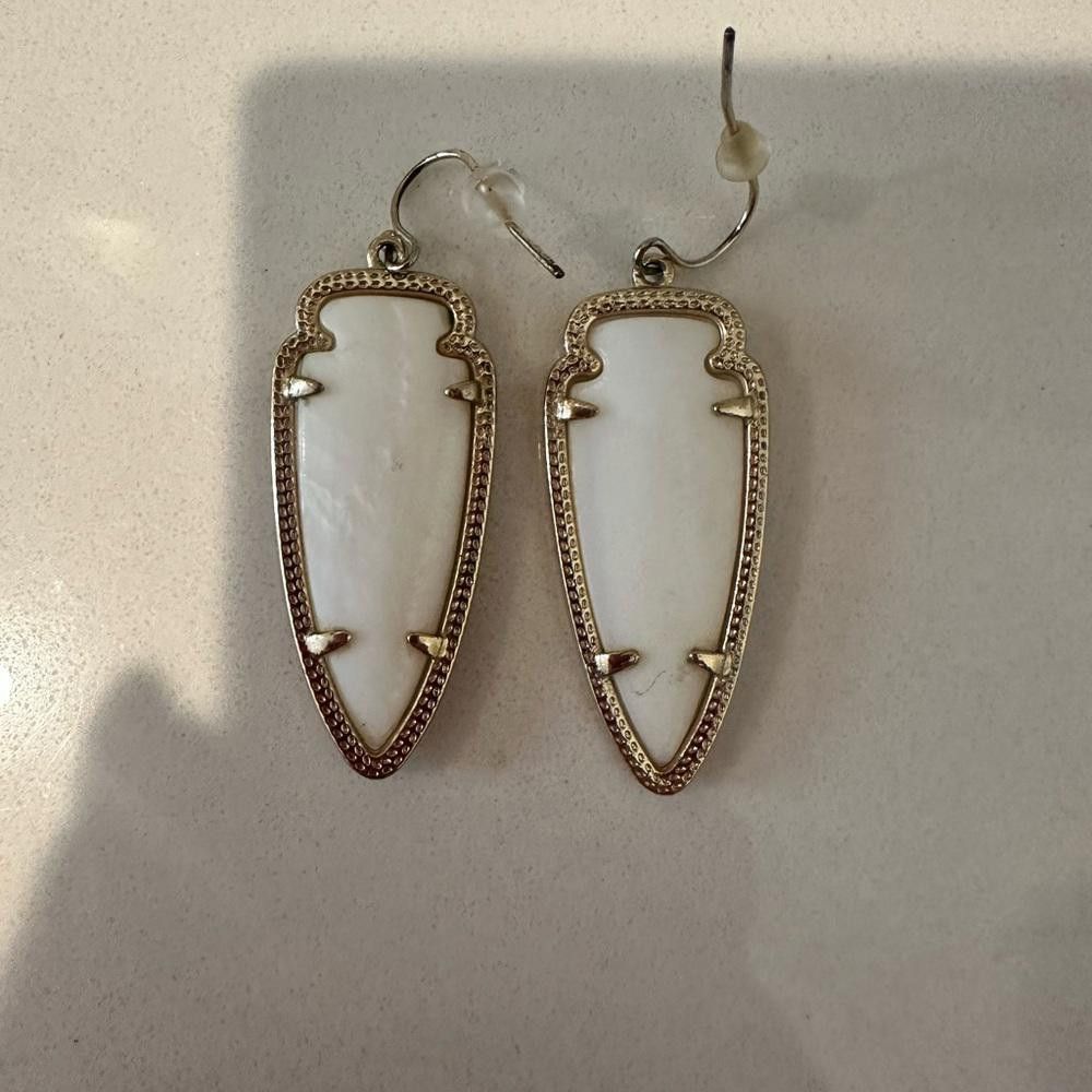 Designer Kendra Scott Skylar White Mother of Pearl Gold Earrings Size ONE SIZE - 7 Thumbnail