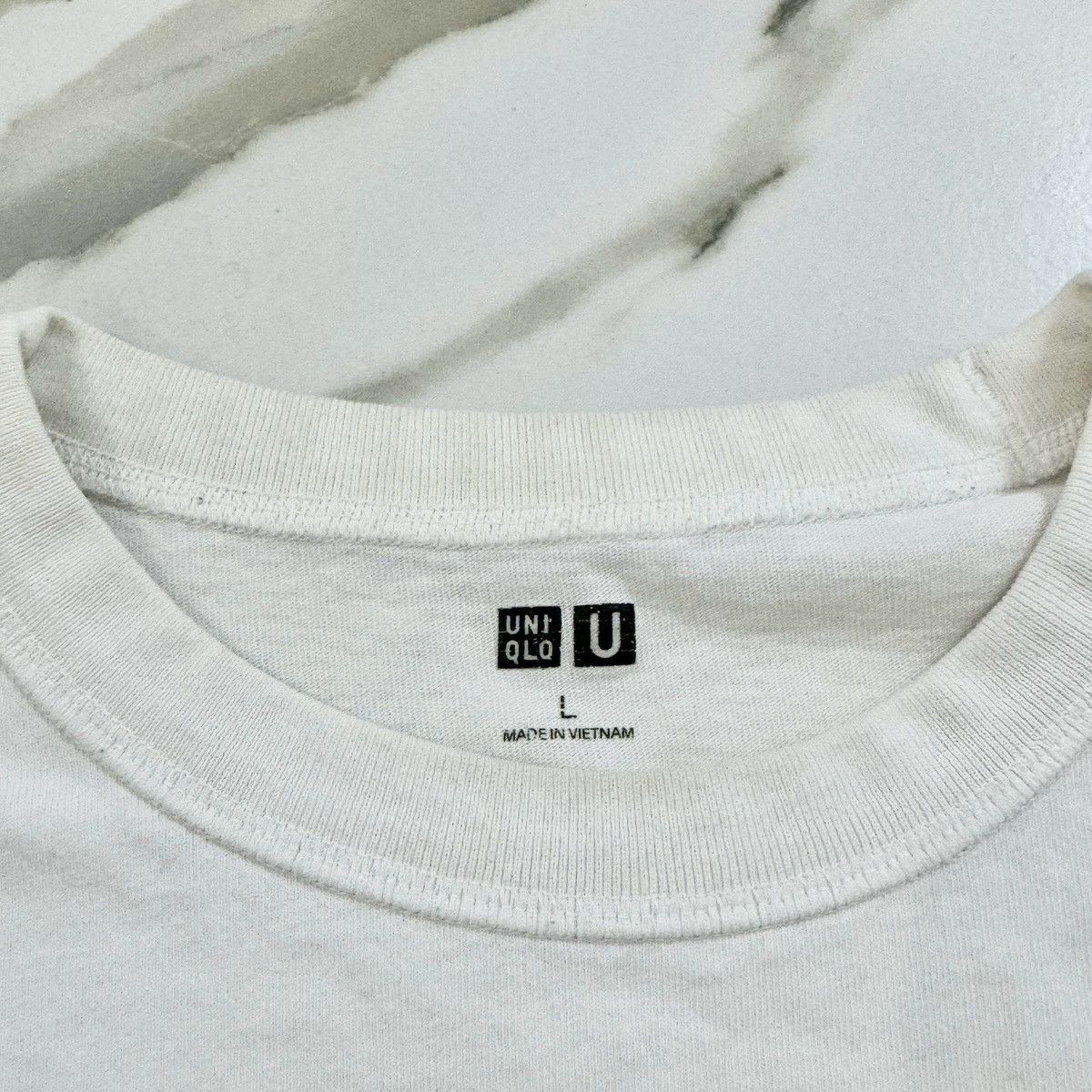 Uniqlo UNIQLO HASTA ABAJO TEE! Size US L / EU 52-54 / 3 - 4 Thumbnail