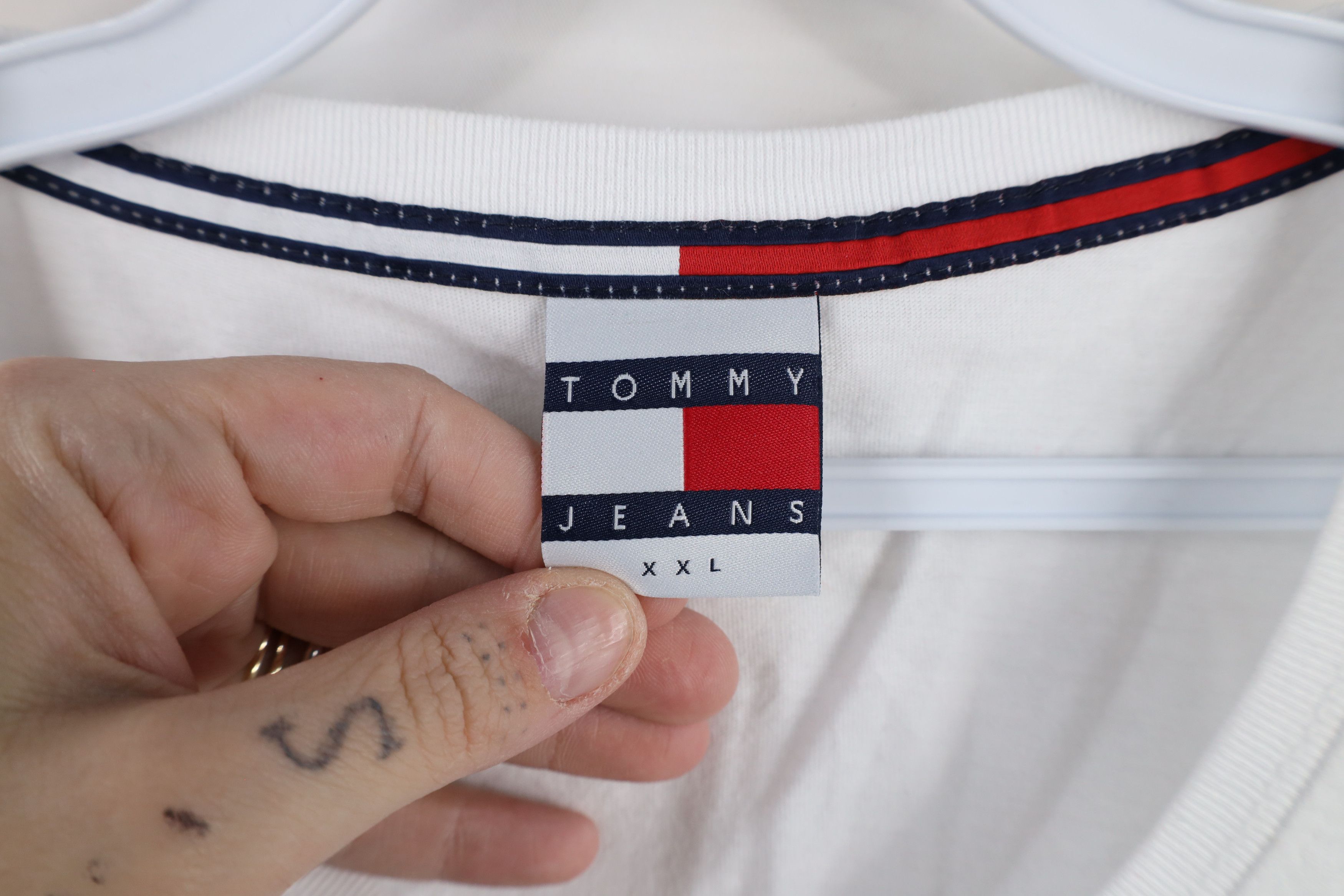 Tommy Hilfiger × Vintage Vintage Tommy Hilfiger Big Logo Short Sleeve T-Shirt White Size US XXL / EU 58 / 5 - 6 Thumbnail