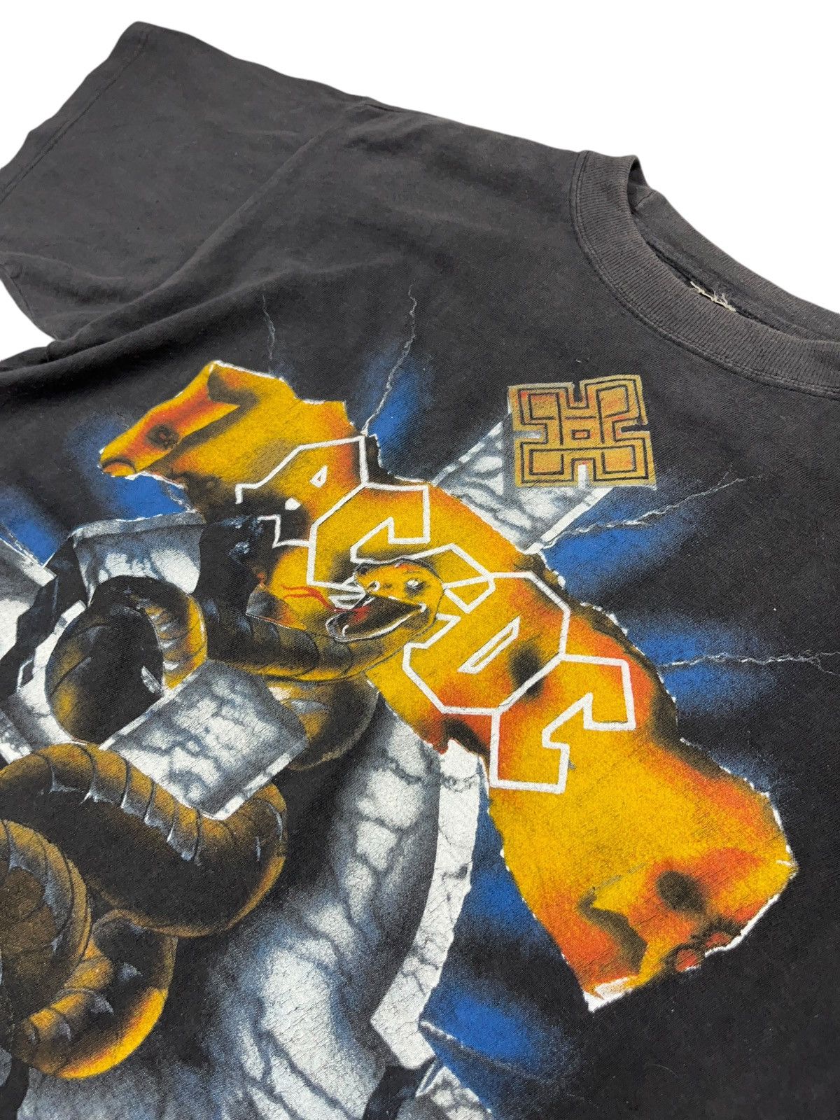 AC/DC × Band Tees × Vintage Vintage 90s AC/DC Bootleg Angus Young Snake Cross T-Shirt Size US L / EU 52-54 / 3 - 3 Thumbnail