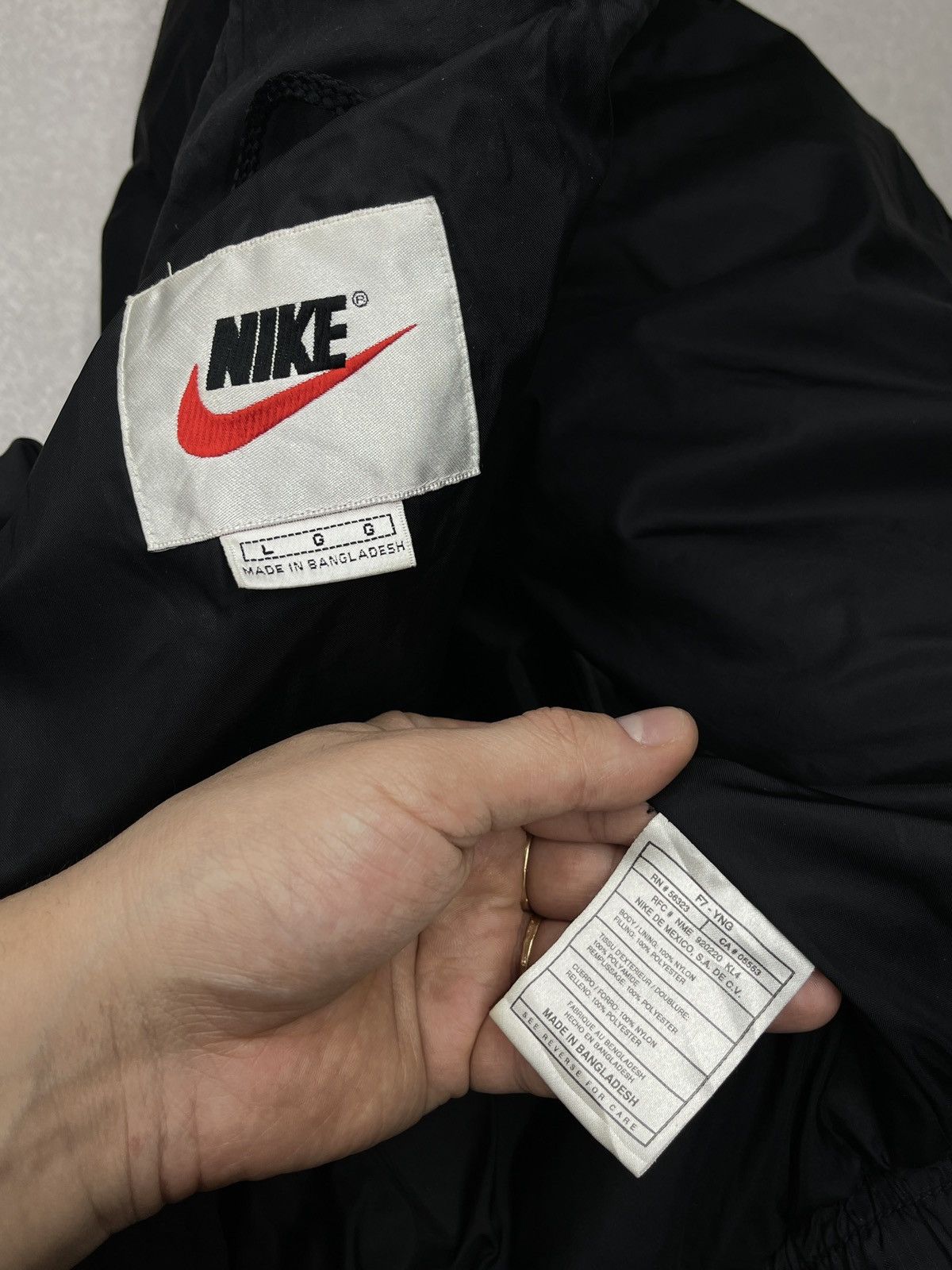 Nike Vintage Nike Puffer Jacket Black Double Logo Swoosh Y2K Size US L / EU 52-54 / 3 - 14 Thumbnail