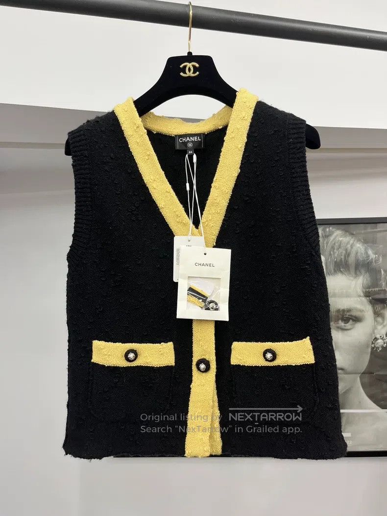 Chanel Chanel 24K black gold knitted vest Size XXS / US 00 / IT 34 - 1 Thumbnail
