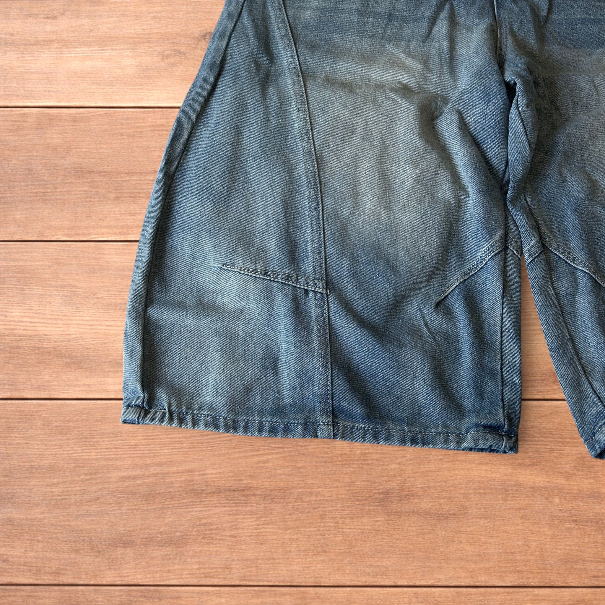 Japanese Brand Super baggy wide denim shorts jorts in mid blue. Size US 36 / EU 52 - 4 Thumbnail