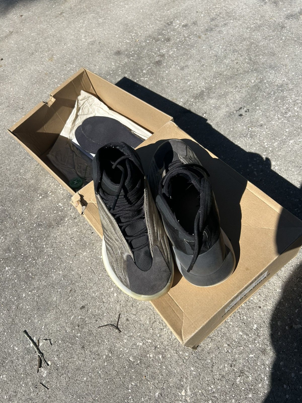Gap × Yeezy Yeezy boost Quantum QNTM Barium basketball shoe Size US 9.5 / EU 42-43 - 2 Thumbnail