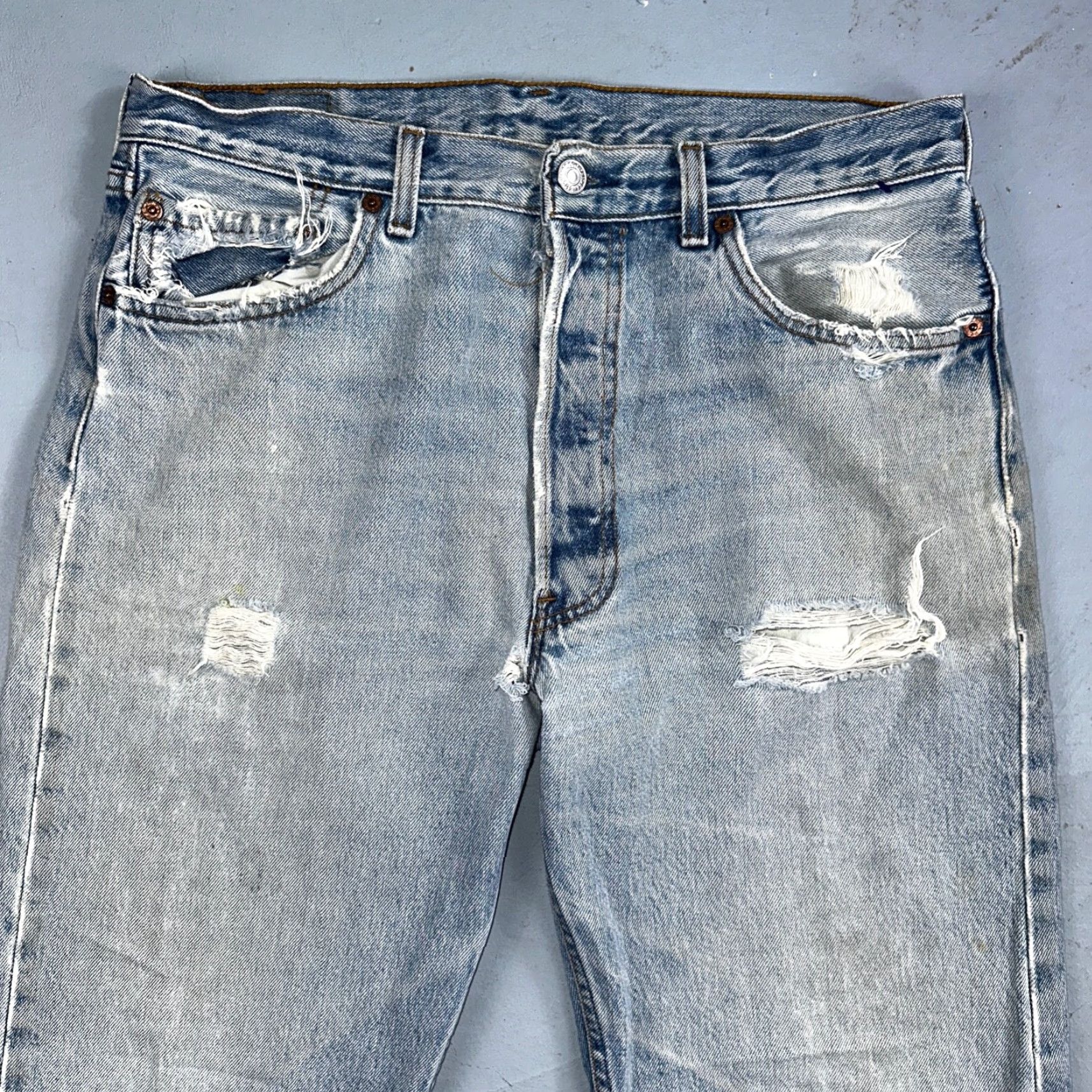 Levi's VINTAGE Levi's 501 Jeans Straight 34x34 Men USA 90s Light Blue Wash Size US 34 / EU 50 - 2 Thumbnail