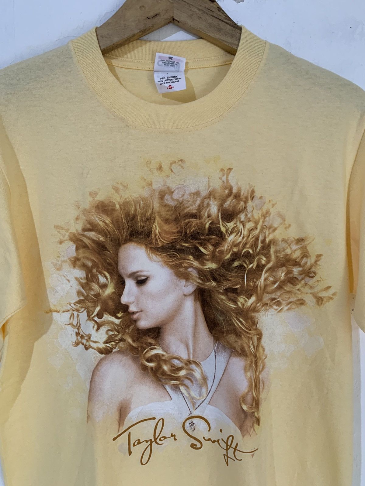 Band Tees × Vintage Vintage Taylor Swift fearless tour tee Size US S / EU 44-46 / 1 - 2 Thumbnail
