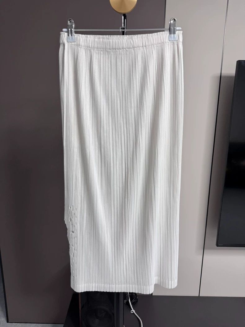 Other Issey Miyake size:3 Pure white window flower half skirt Size 22" - 2 Thumbnail