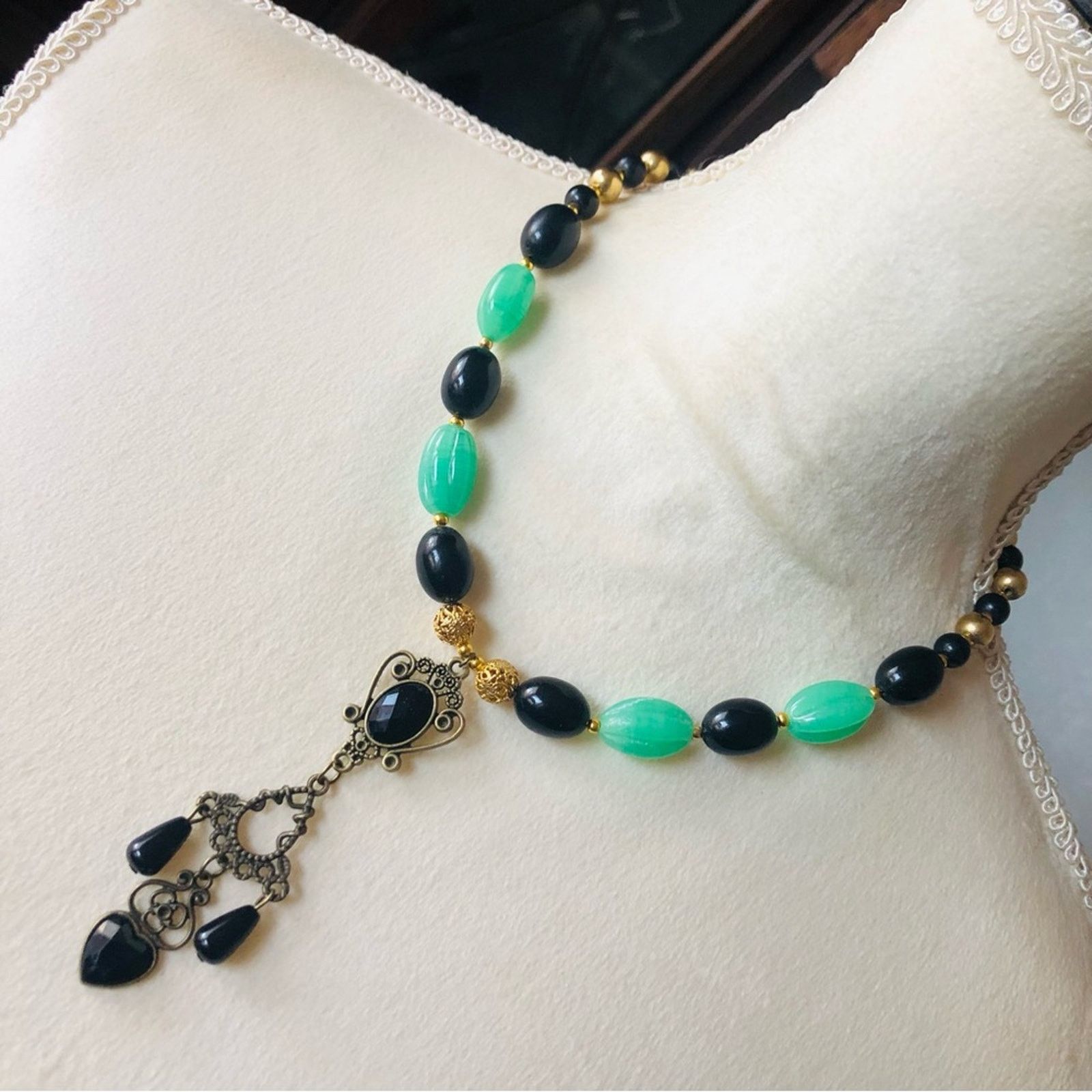 Handcrafted Victorian style pendant chalcedony necklace
