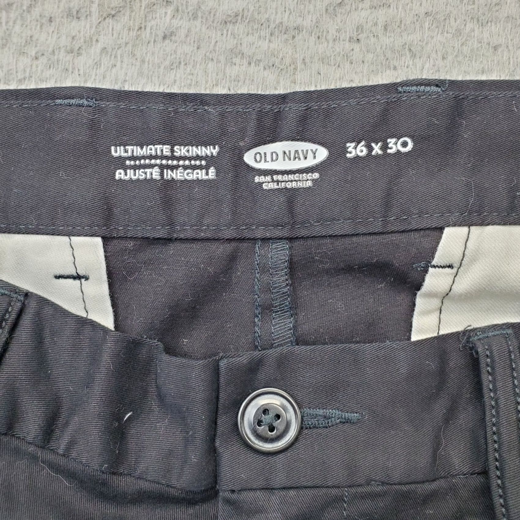 Old Navy Old Navy Chino Pants Mens Size 36/30 Black Pants Regular 36/30 Mens Boys? Size US 36 / EU 52 - 6 Thumbnail