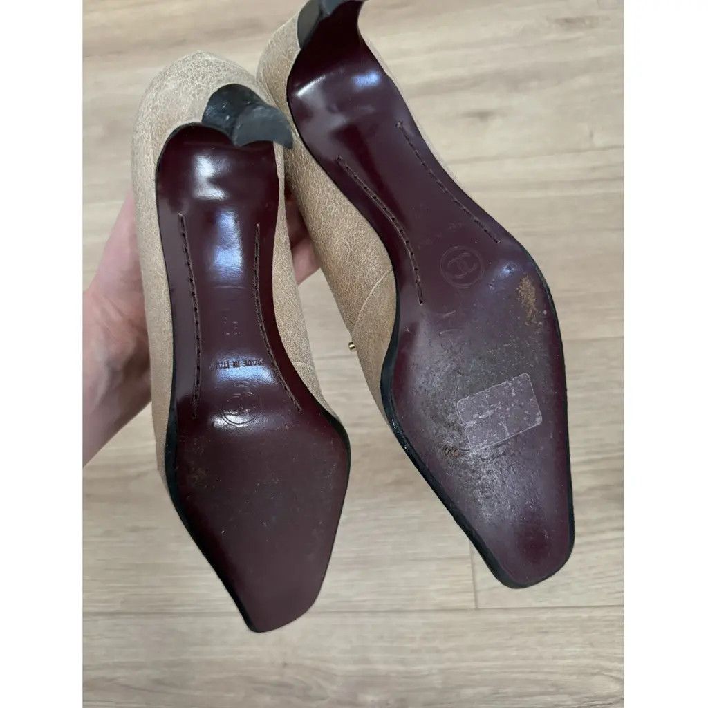 Chanel Chanel 2000s Black Beige Leather Pumps Heels Size 37 EU Size US 6 / IT 36 - 8 Thumbnail
