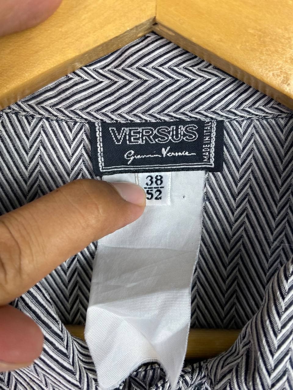 Versace versus by gianni versace shirt italy herringbone design Size US XL / EU 56 / 4 - 8 Thumbnail
