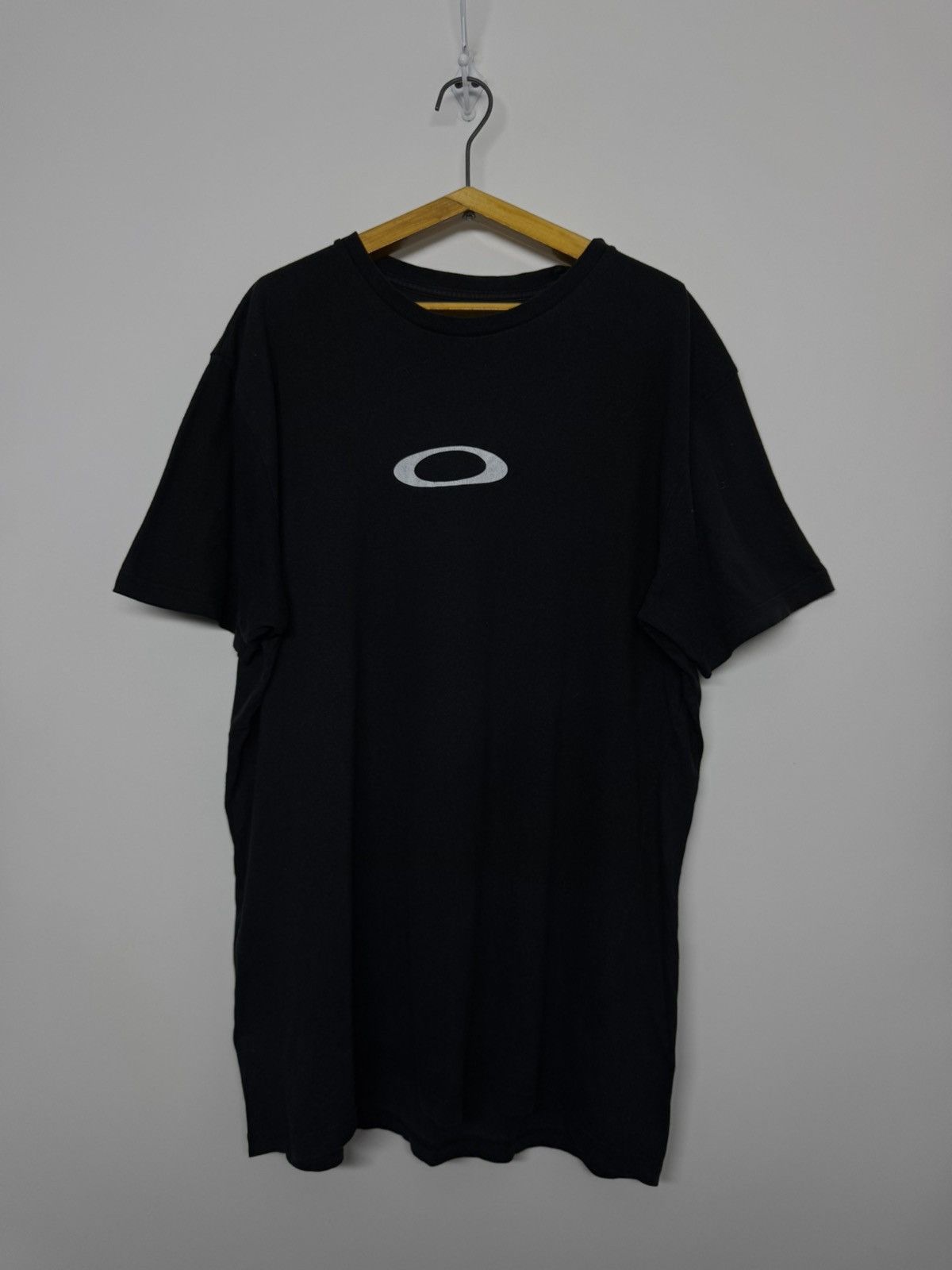 Oakley Vintage OAKLEY Center Logo T Shirt Hype Rare Gorpcore Size US L / EU 52-54 / 3 - 3 Thumbnail