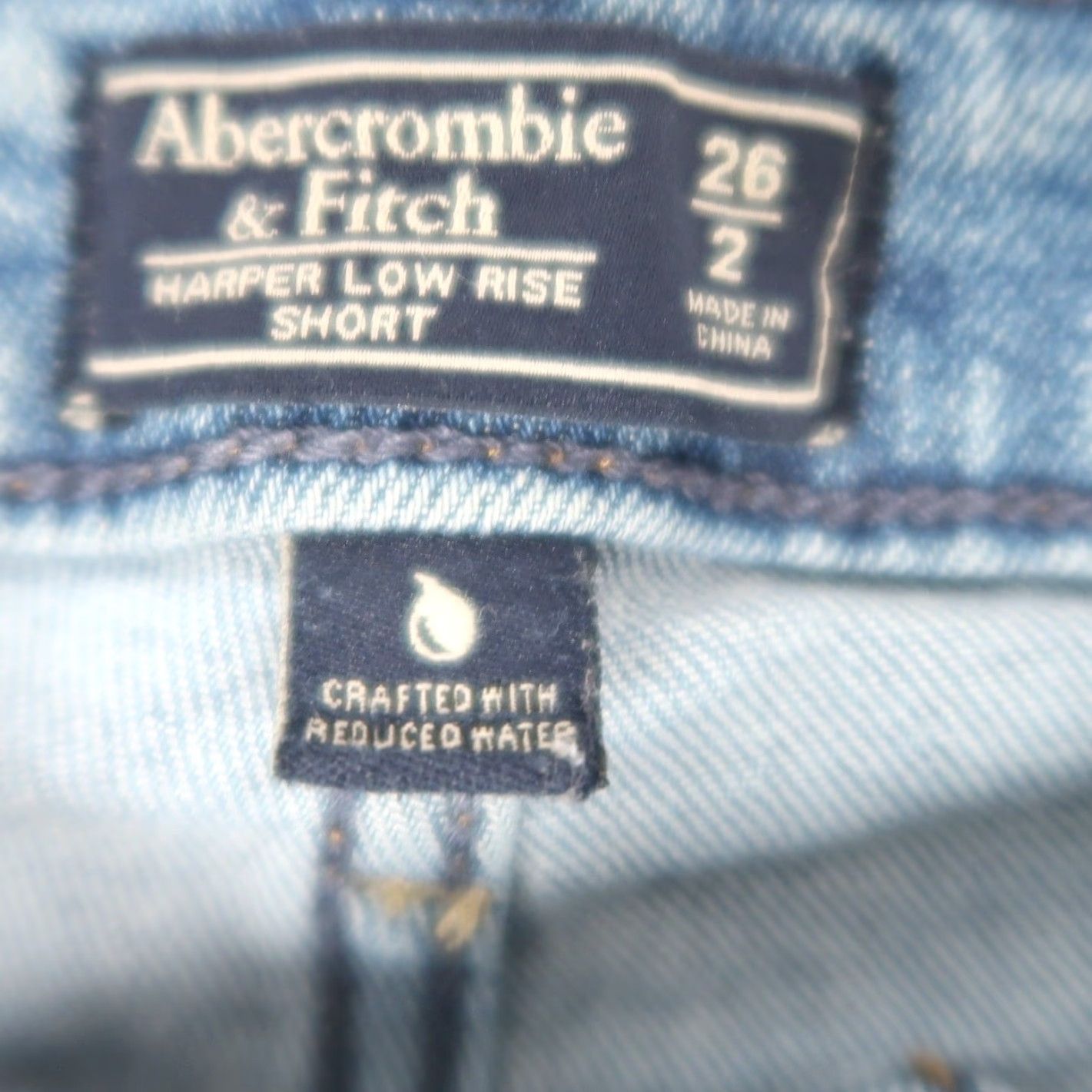 Abercrombie & Fitch VINTAGE Abercrombie & Fitch Harper Low Rise Shorts Light Wash Blue Denim 2 Women Shorts Regular Size 2 Blue Female Cut-Off 90s? Size 26" / US 2 / IT 38 - 3 Thumbnail