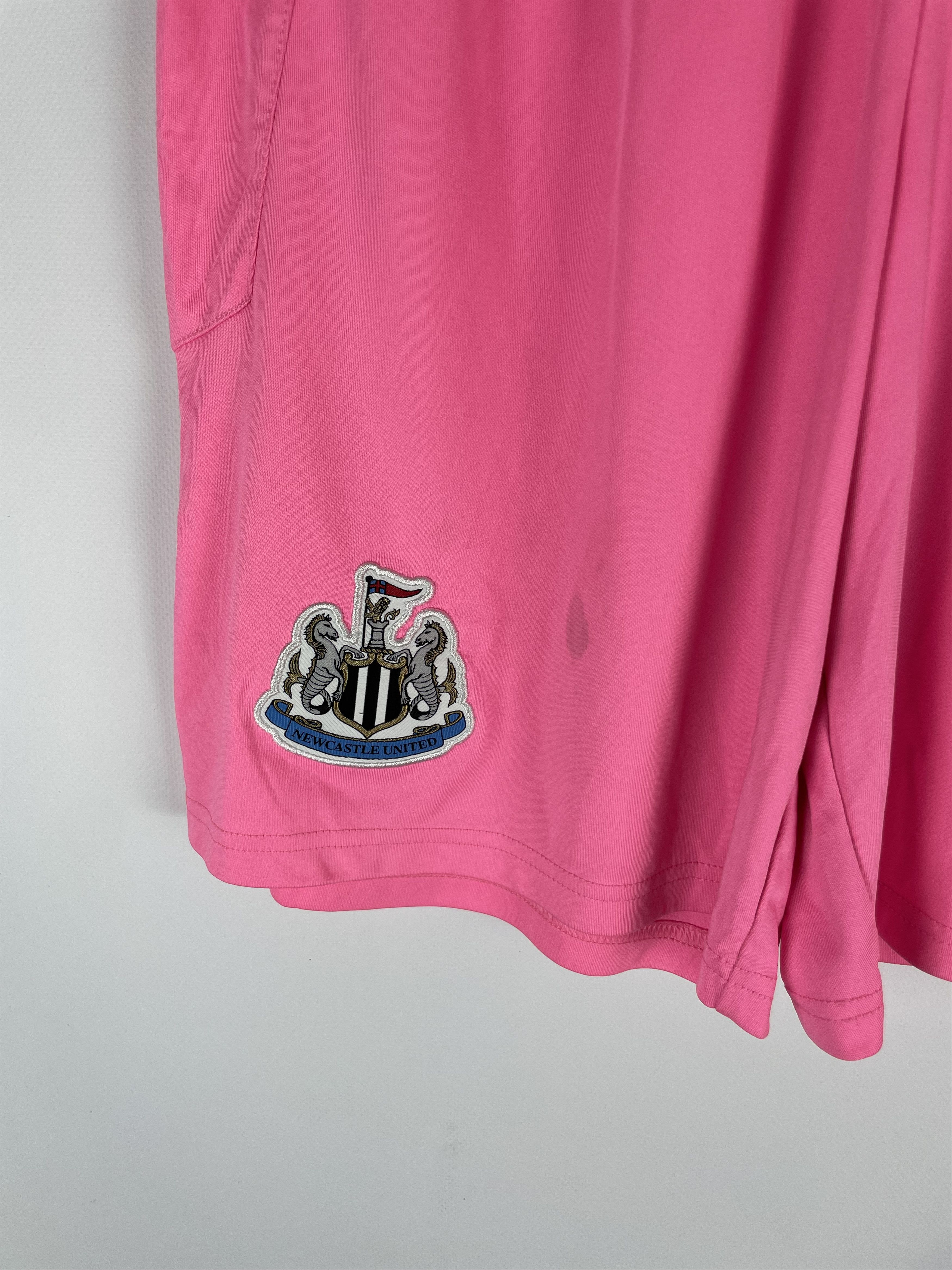 Puma Mens Vintage Newcastle United Puma shorts soccer rare Size US 32 / EU 48 - 3 Thumbnail