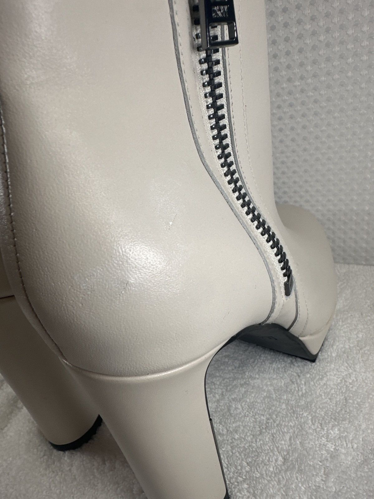 DKNY DKNY womens Transitional Liana - Platform Boo Boot Size US 8.5 / IT 38.5 - 7 Thumbnail