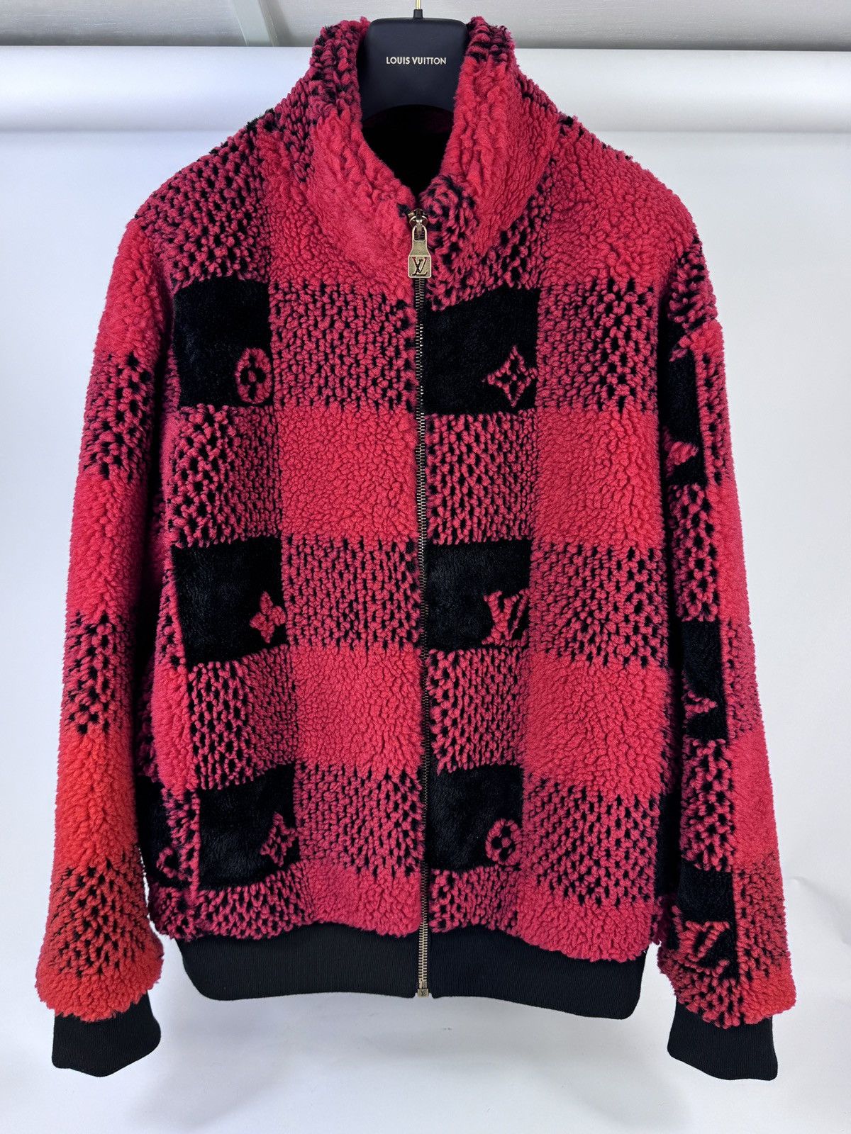 Louis Vuitton PHARRELL WILLIAMS AW24 WEST DAMIER FLEECE JACKET 1AFXOF RED Size US XL / EU 56 / 4 - 1 Thumbnail