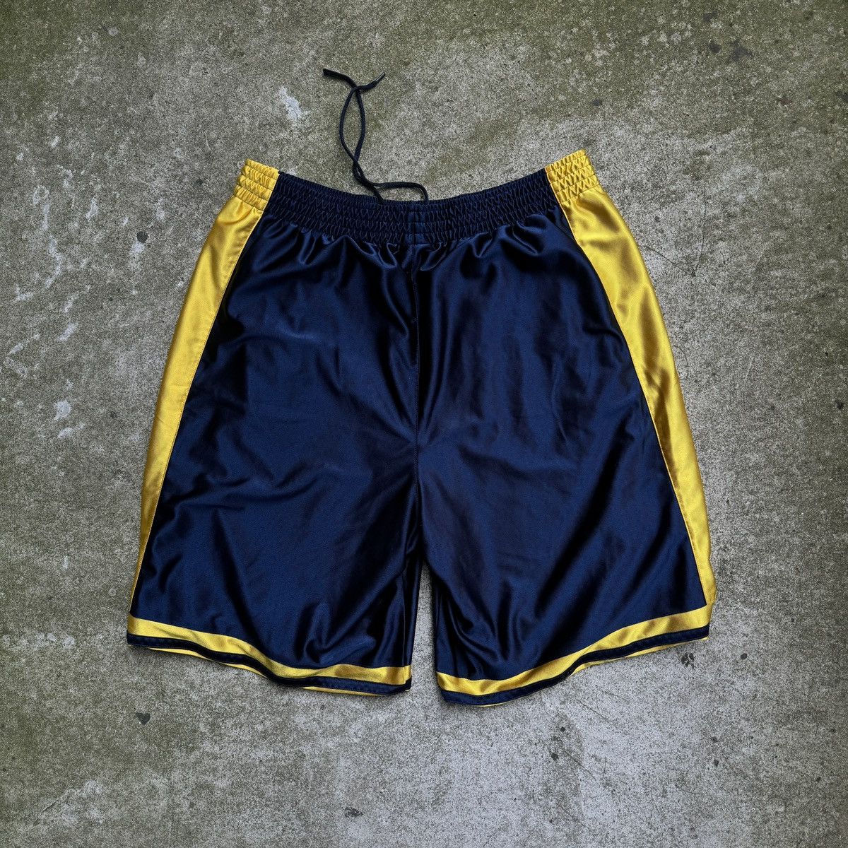 Nike Vintage Nike Satin Dazzle Basketball Shorts Swishy Size US 36 / EU 52 - 3 Thumbnail