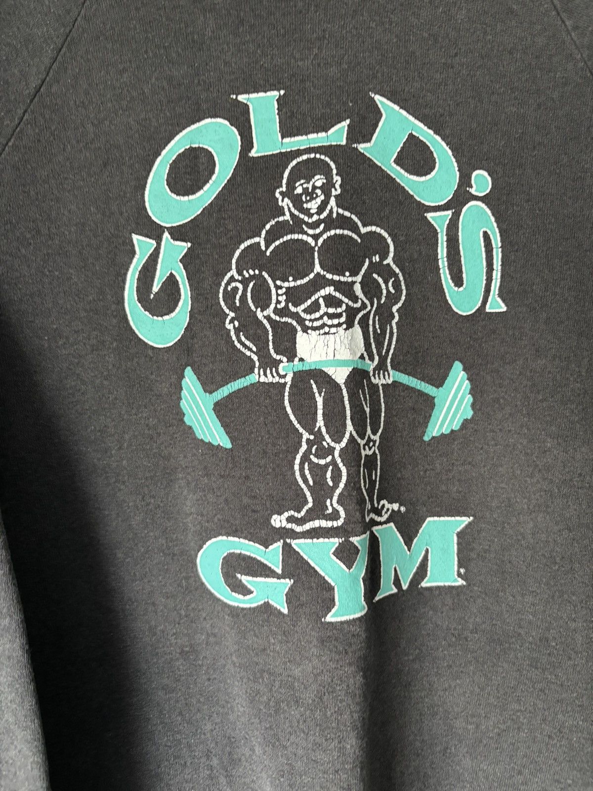 Vintage Vintage 80s Faded Gold’s Gym Crewneck Sweatshirt Size US L / EU 52-54 / 3 - 11 Thumbnail
