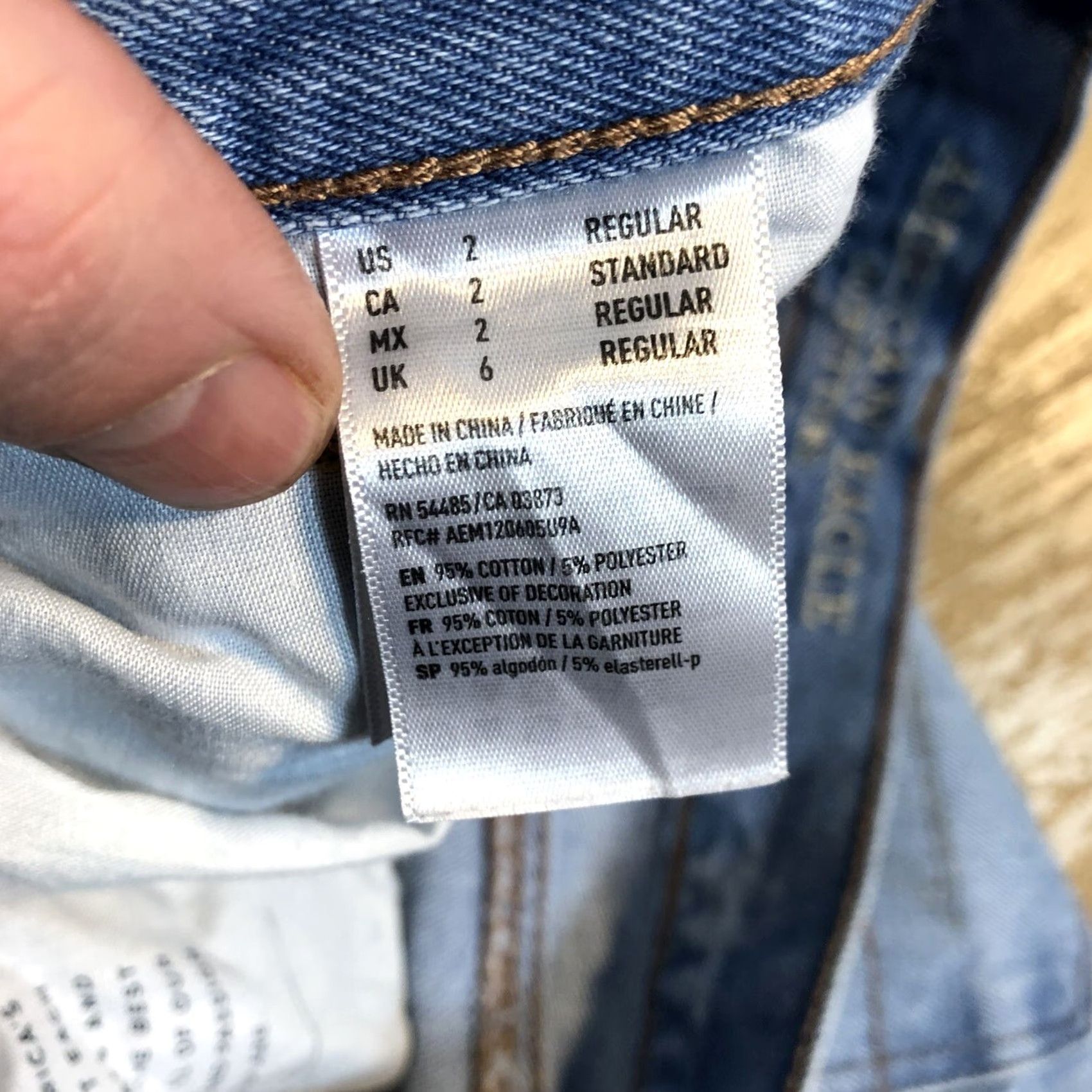 American Eagle Outfitters American Eagle Outfitters Mom Jeans Shirt? No, Jeans. 2 Regular Blue Distressed 90s Grunge 27 Inseam Womens Size 26" / US 2 / IT 38 - 5 Thumbnail