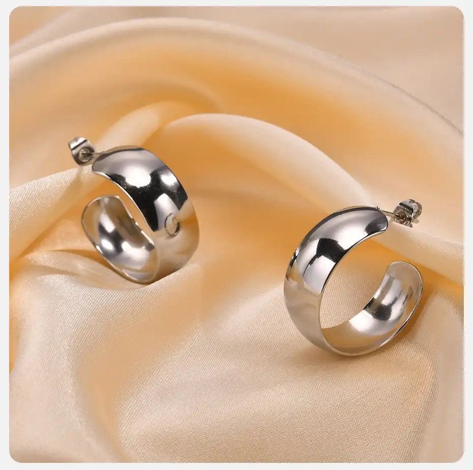 Other Simple Hoop Earrings Size ONE SIZE - 1 Thumbnail