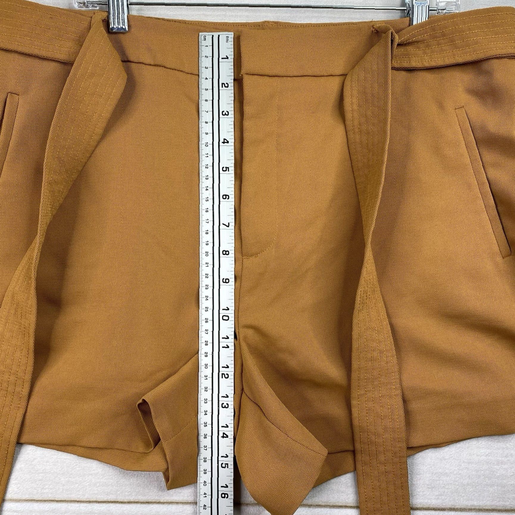 Nine West Nine West Paperbag Shorts Women XL Brown Belted High Rise Solid Linen? Polyester? (Please verify) Size 40" / US 18 - 4 Thumbnail