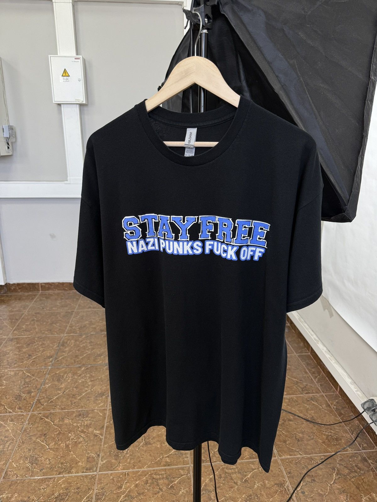 Band Tees Nazi Punks Fuck Off Hardcore Punk Anti-Racist Dead Kennedys Size US XXL / EU 58 / 5 - 1 Thumbnail