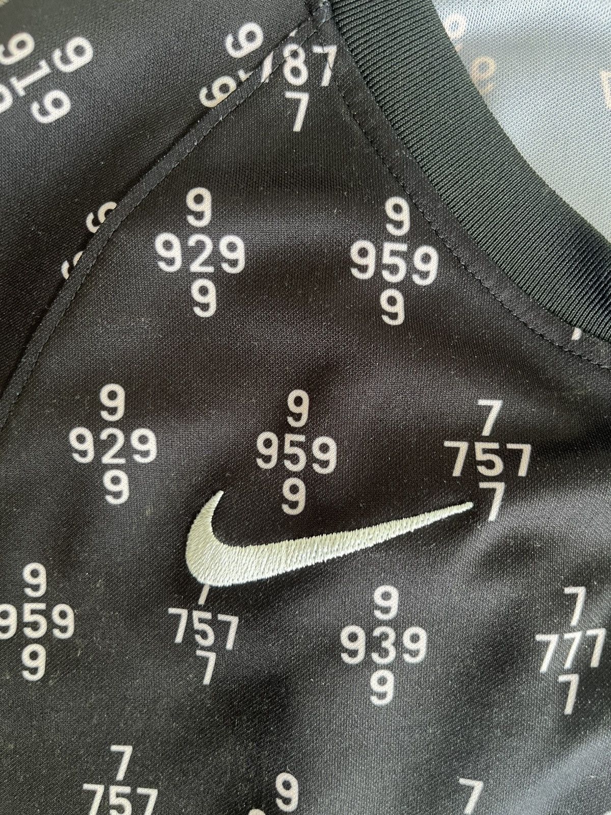 Nike PSG 2021/22 Pre match kit Size US S / EU 44-46 / 1 - 5 Thumbnail