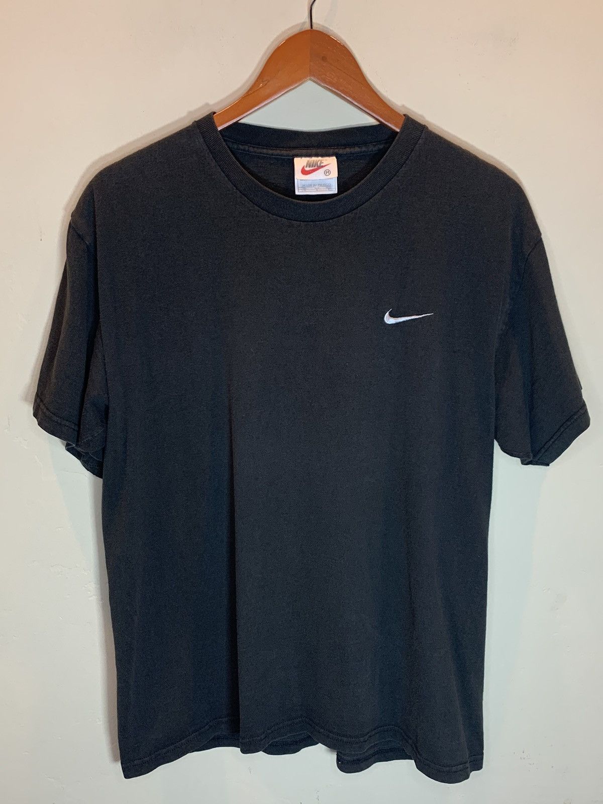 Nike *RARE* Vintage 90’s Nike Faded Swoosh Essential T-Shirt - M Size US M / EU 48-50 / 2 - 1 Thumbnail