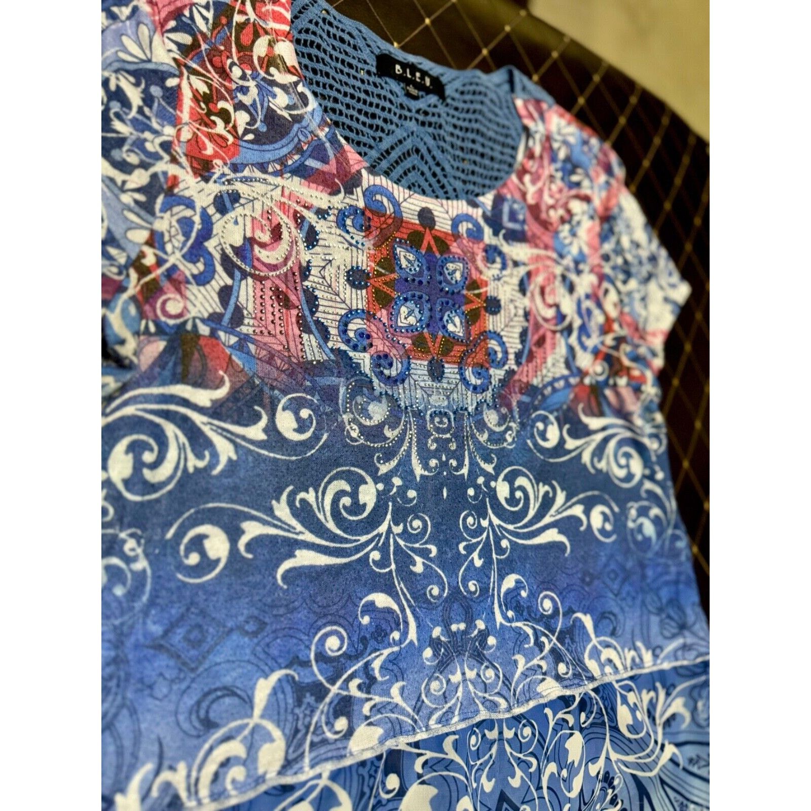Other B.L.E.U. Stud Appliqué Floral Knit Top w Open Crochet Back L Size L / US 10 / IT 46 - 2 Thumbnail