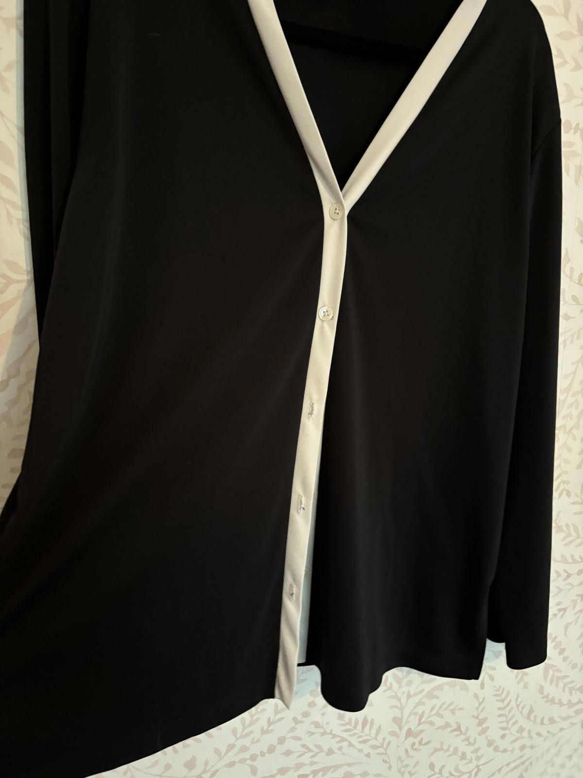 Van Heusen Van Heusen Women's Black Blouse with White Trim - Size XL Size XL / US 12-14 / IT 48-50 - 2 Thumbnail