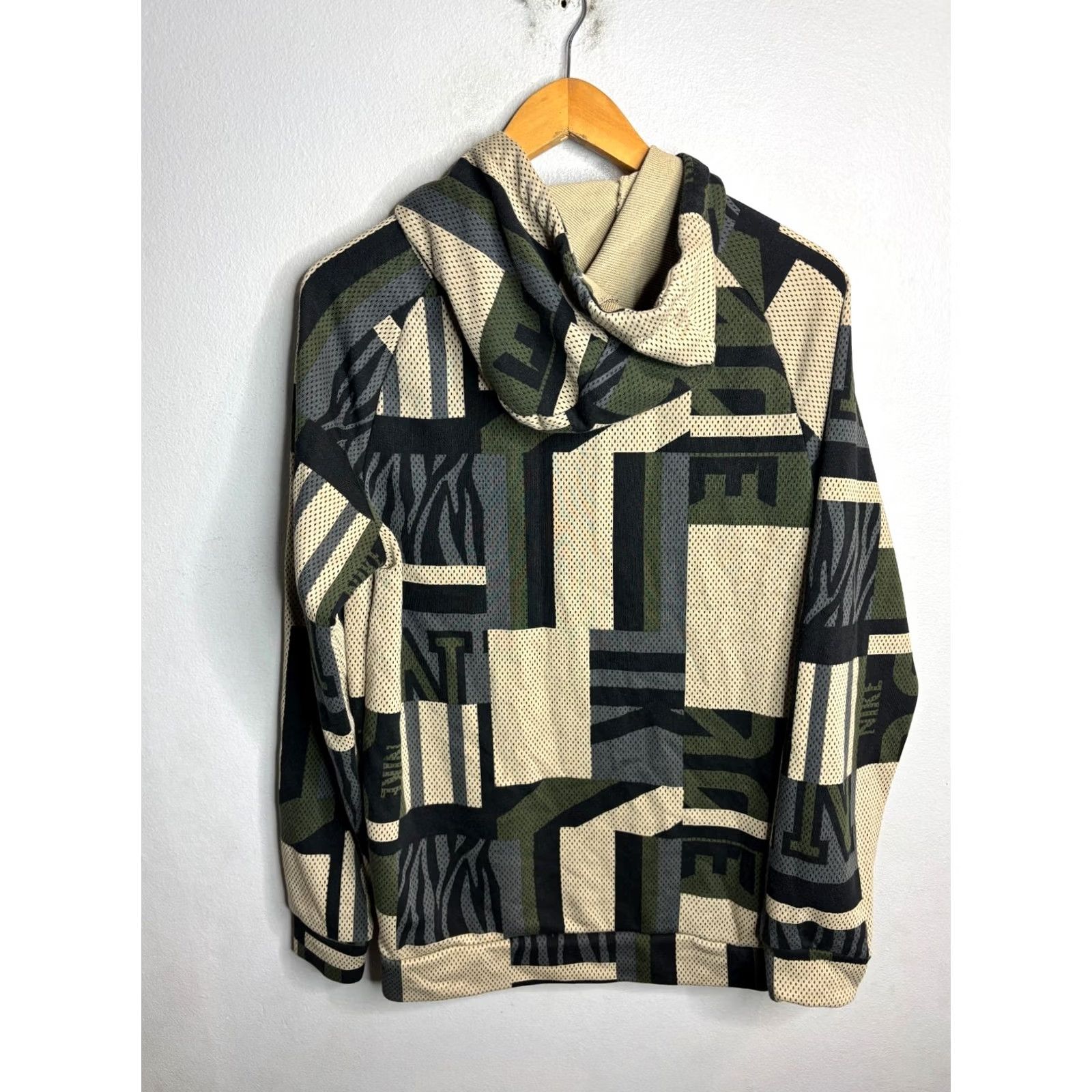 Nike Nike Dri-FIT Cargo Mens Pullover Hoodie S Camouflage Multicolor 61% cotton/39% polyester Hooded Pockets Football City Colorful 8/10 Size US S / EU 44-46 / 1 - 5 Thumbnail