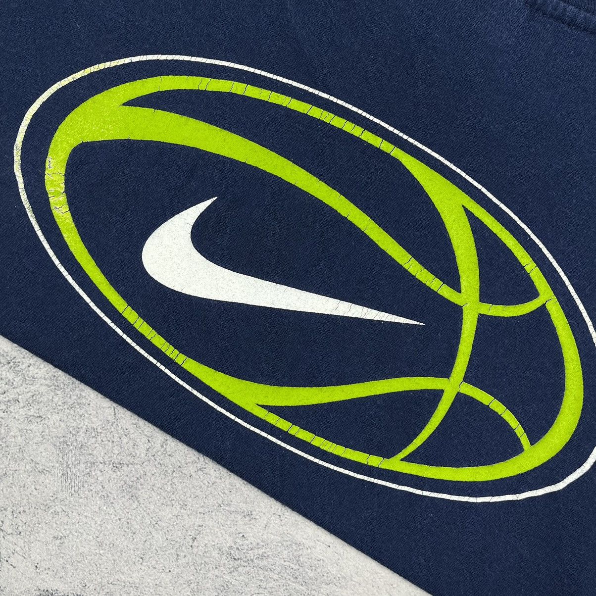 Nike Vintage Nike Basketball y2k big logo tee 90’s Size US S / EU 44-46 / 1 - 19 Thumbnail