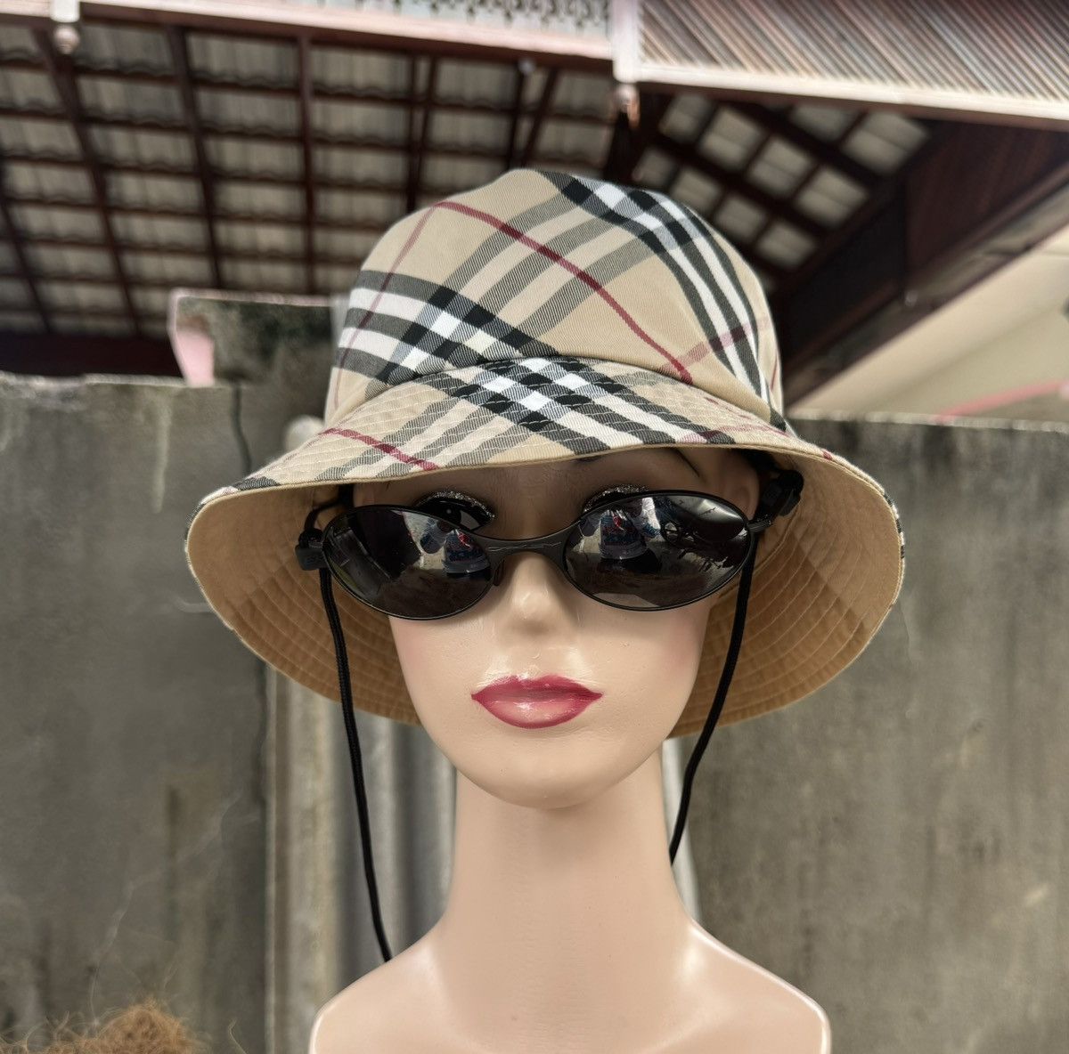 Nova check hat online