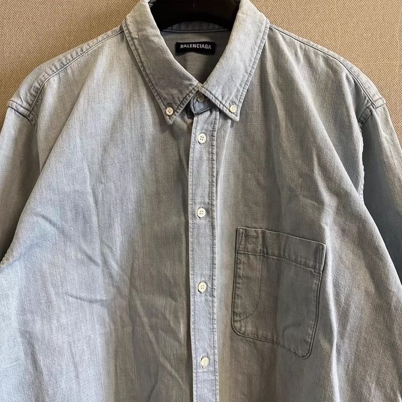 Balenciaga Balenciaga size 39 FW21 back logo print washed denim shirt Size US M / EU 48-50 / 2 - 4 Thumbnail