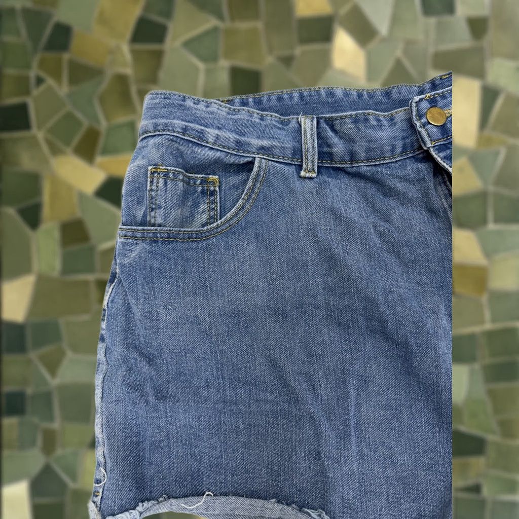 Shein SheIn Womens Jean Shorts Size 3XL Denim Cutoff Flame Stitched Pocket Denim Shorts 3XL Women’s Casual Shorts Flamed Pocket Size 40" / US 18 - 1 Thumbnail