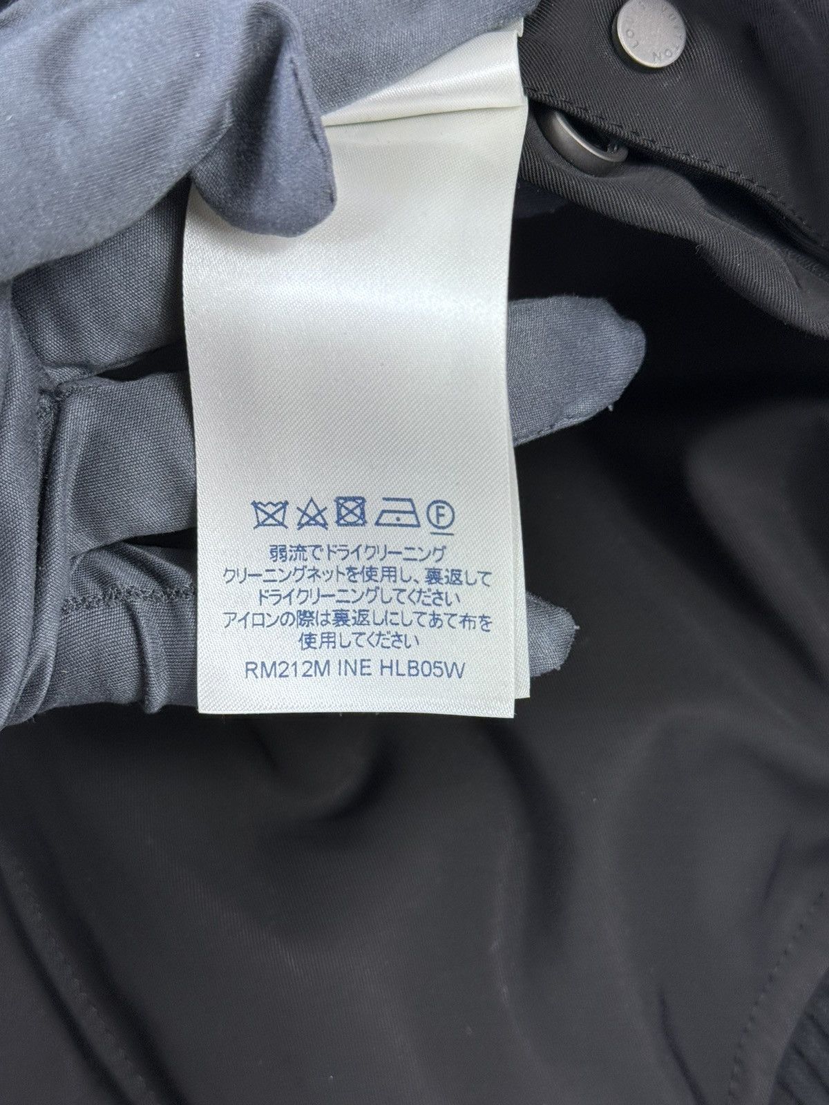 Louis Vuitton x VIRGIL ABLOH MONOGRAM PRINT RESERVABLE JACKET Size US XXL / EU 58 / 5 - 13 Thumbnail