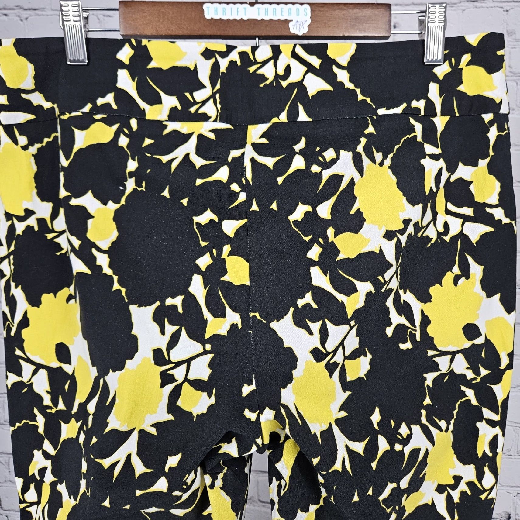 Soft Surroundings Soft Surroundings Pants Floral Mid Rise Pull On Large Black White Yellow Casual Workwear Travel Womens Size 36" / US 14 / IT 50 - 6 Thumbnail