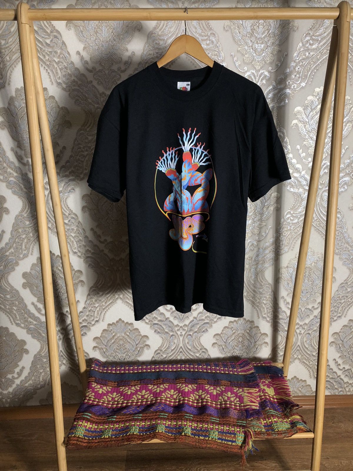 Band Tees VINTAGE ROGER DEAN & YES TOUR ALBUM T-SHIRT RETRO Y2K 90s Size US XL / EU 56 / 4 - 1 Thumbnail