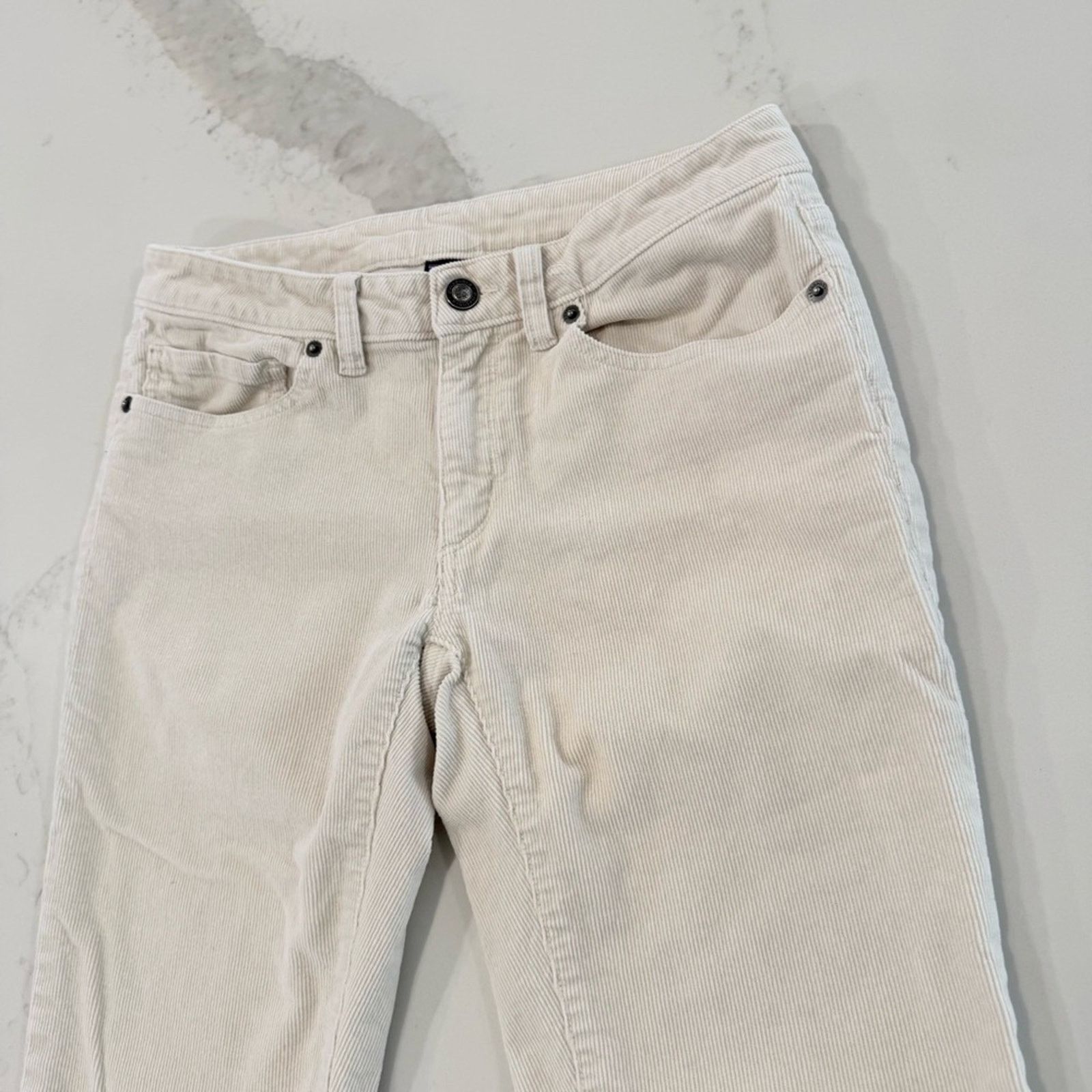 Patagonia Patagonia Fitted Cropped Corduroy Pants Raw Hem Women’s 28 Size 28" / US 6 / IT 42 - 3 Thumbnail