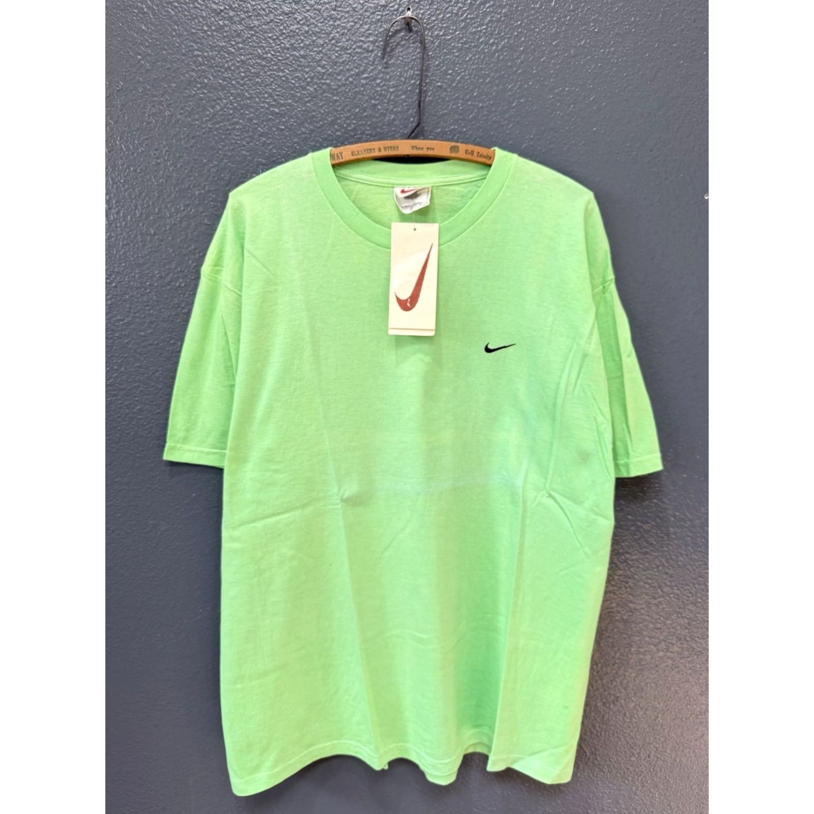 Nike VINTAGE Nike Swoosh Electric Green 90s Tee Shirt L Mens Shirt Large Green 90s Nike T-Shirt Mens Size US L / EU 52-54 / 3 - 5 Thumbnail