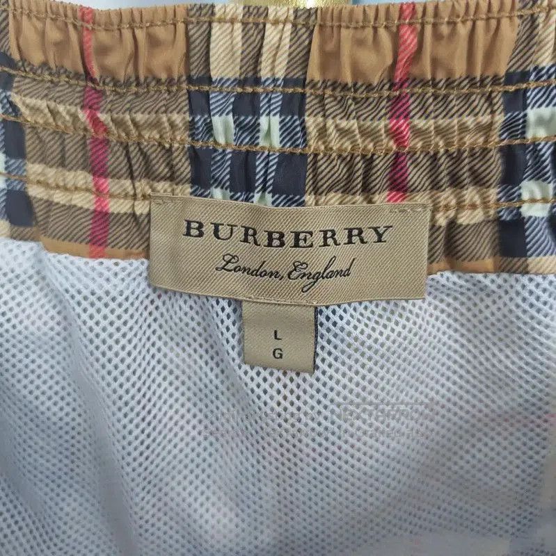Burberry Burberry Summer Khaki Cotton Women's Shorts. Size 27" / US 4 / IT 40 - 2 Thumbnail