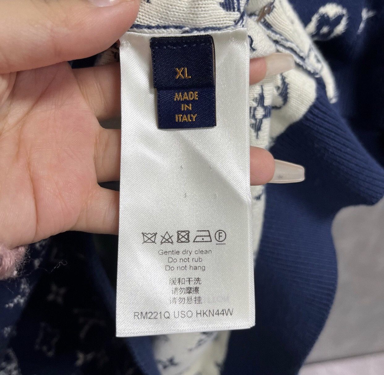 Louis Vuitton Louis Vuitton dark blue gradient neck long sleeved sweater Size US XL / EU 56 / 4 - 5 Thumbnail
