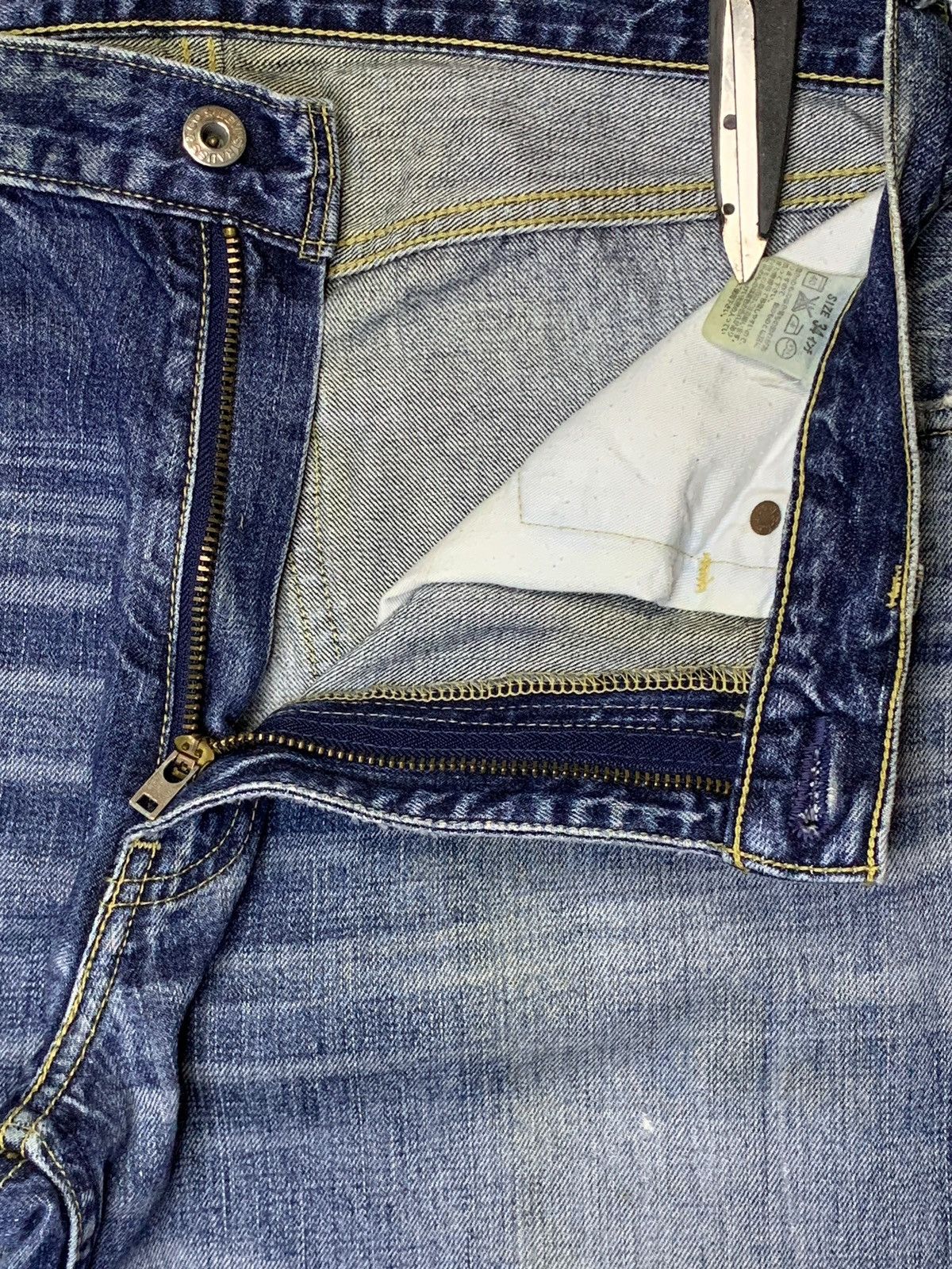 Levi's Vintage 90s Levis 502 Faded Wash Distressed Baggy Jeans Size US 32 / EU 48 - 9 Thumbnail